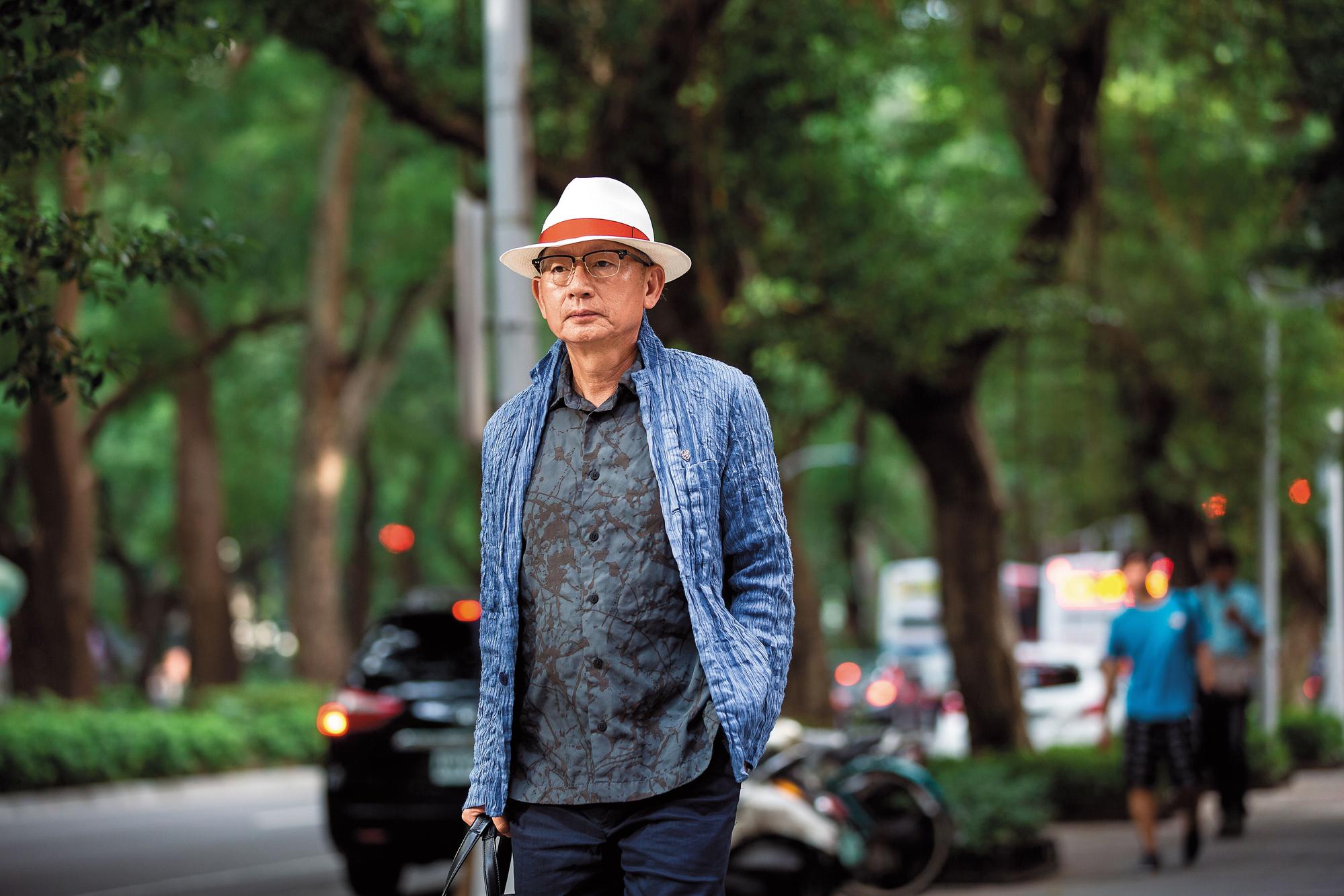 有別於其他科技公司董事長,熱愛日本設計師三宅一生服飾的陳宏棟,上班時總一身雅痞。