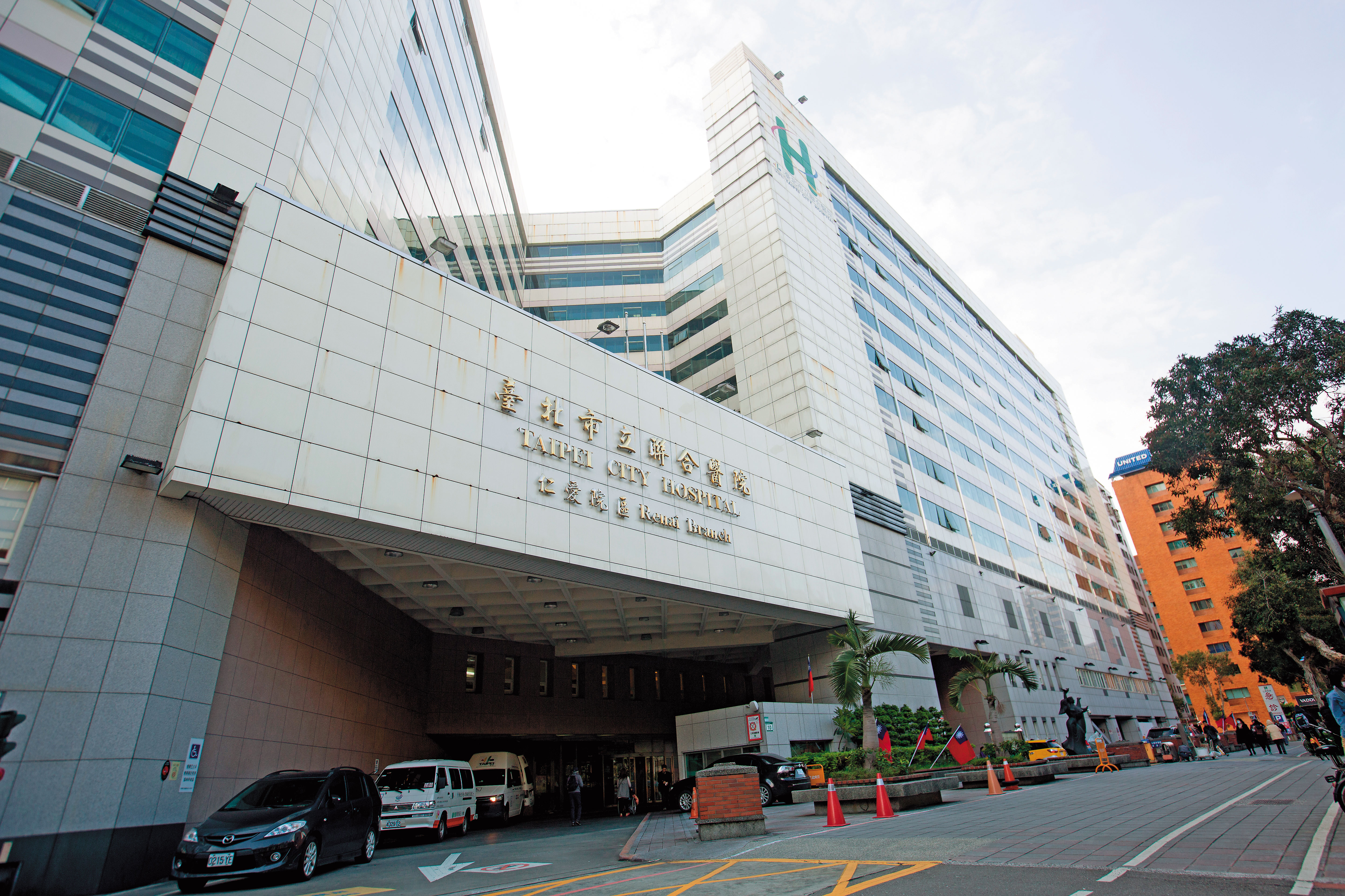 病患家屬指控母親過世後，聯合醫院仁愛院區（圖）竟涉詐領健保費用。