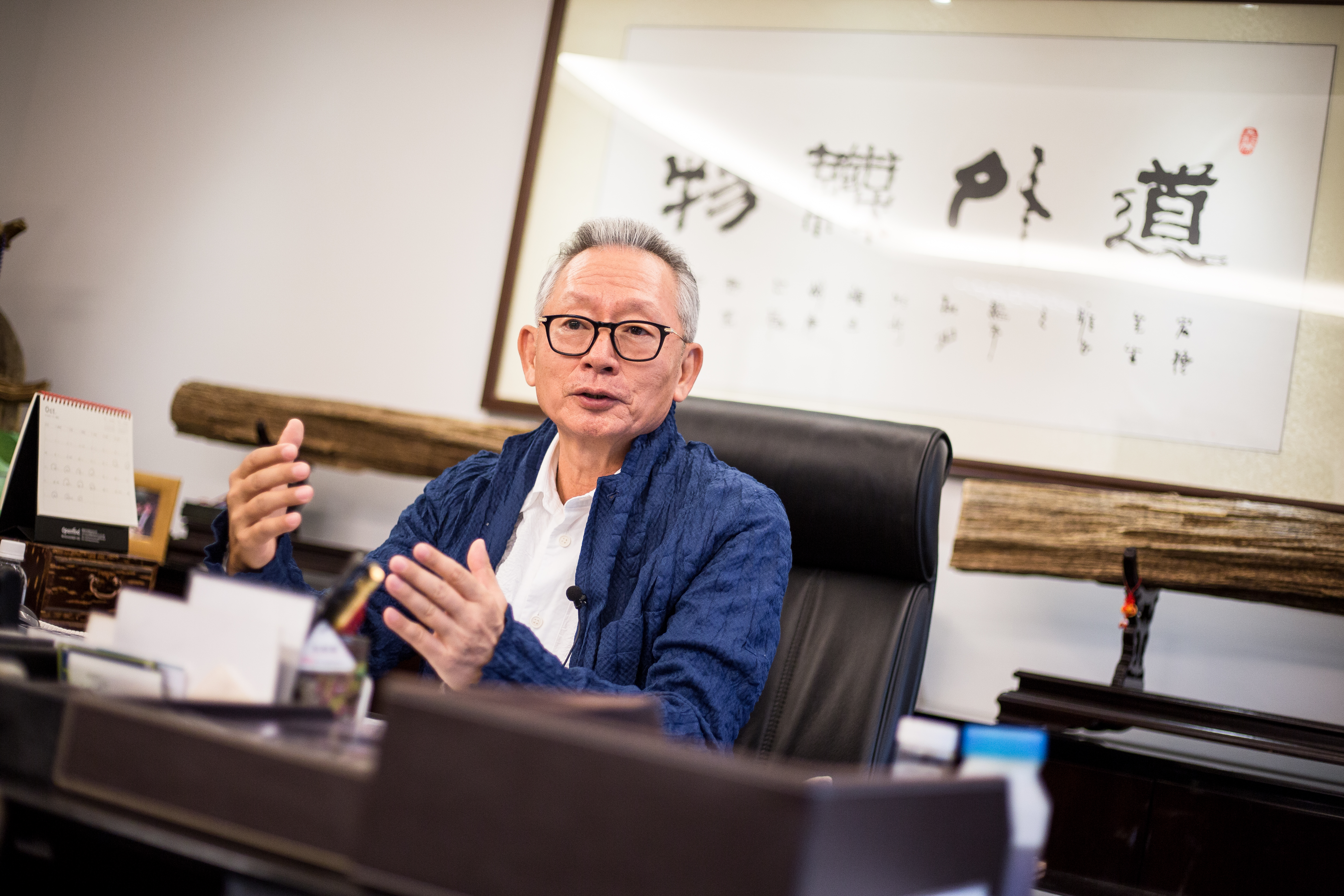 前清海玻璃董事長的陳宏棟,曾替選美皇帝唐日榮家裡,裝設200萬元的防彈玻璃。