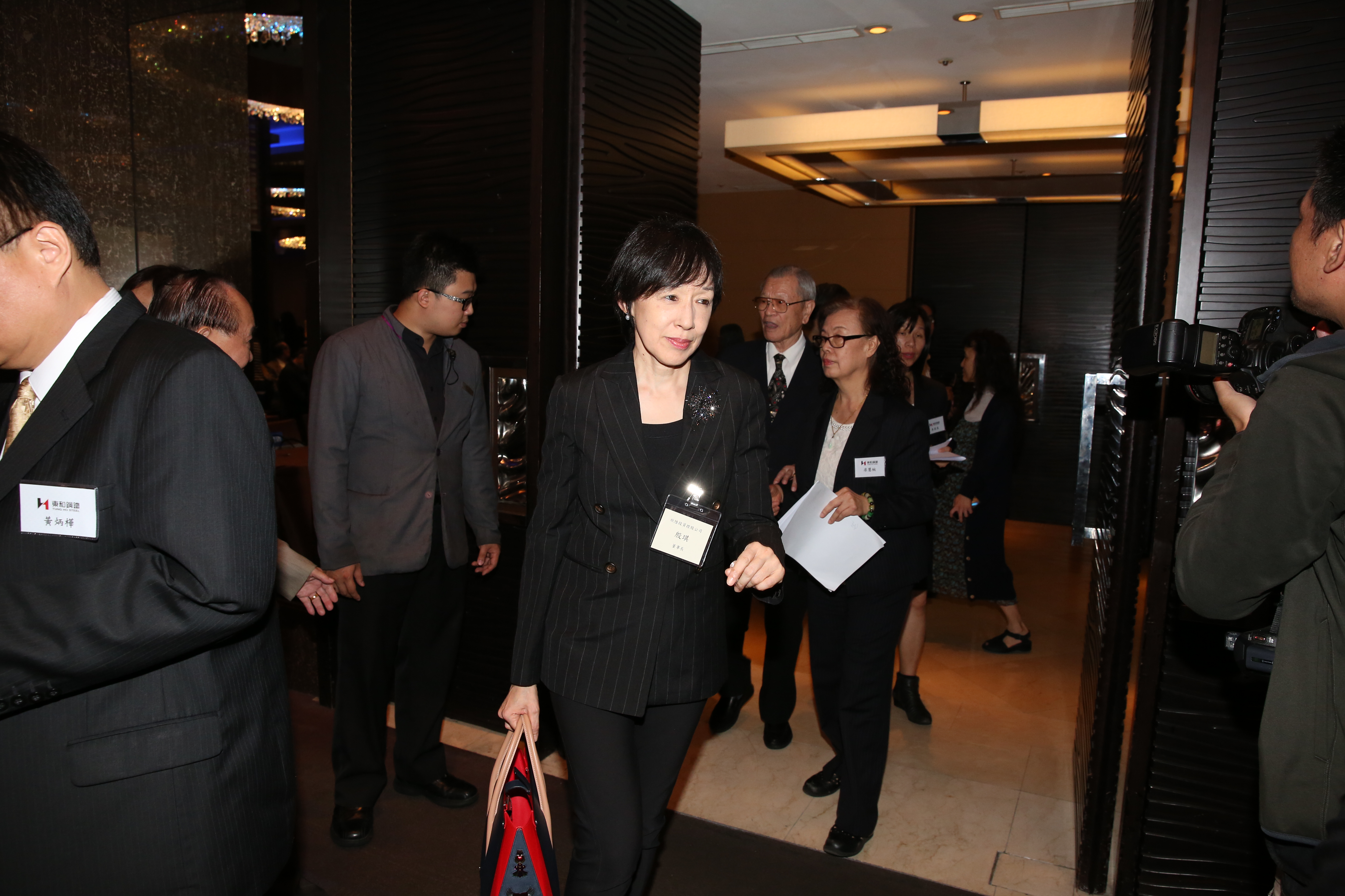 殷琪的母親殷張蘭熙於2017年12月22日辭世，享壽98歲，遺願是禮儀一切從簡。