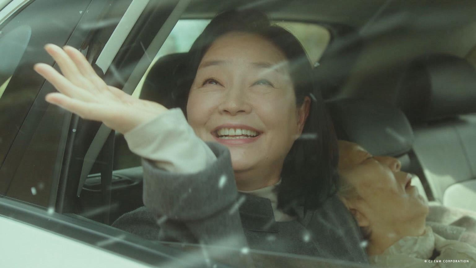 元美京飾演的《世上最美的離別》中的靈魂人物-母親,深刻動人的演出賺人熱淚。(KKTV提供)