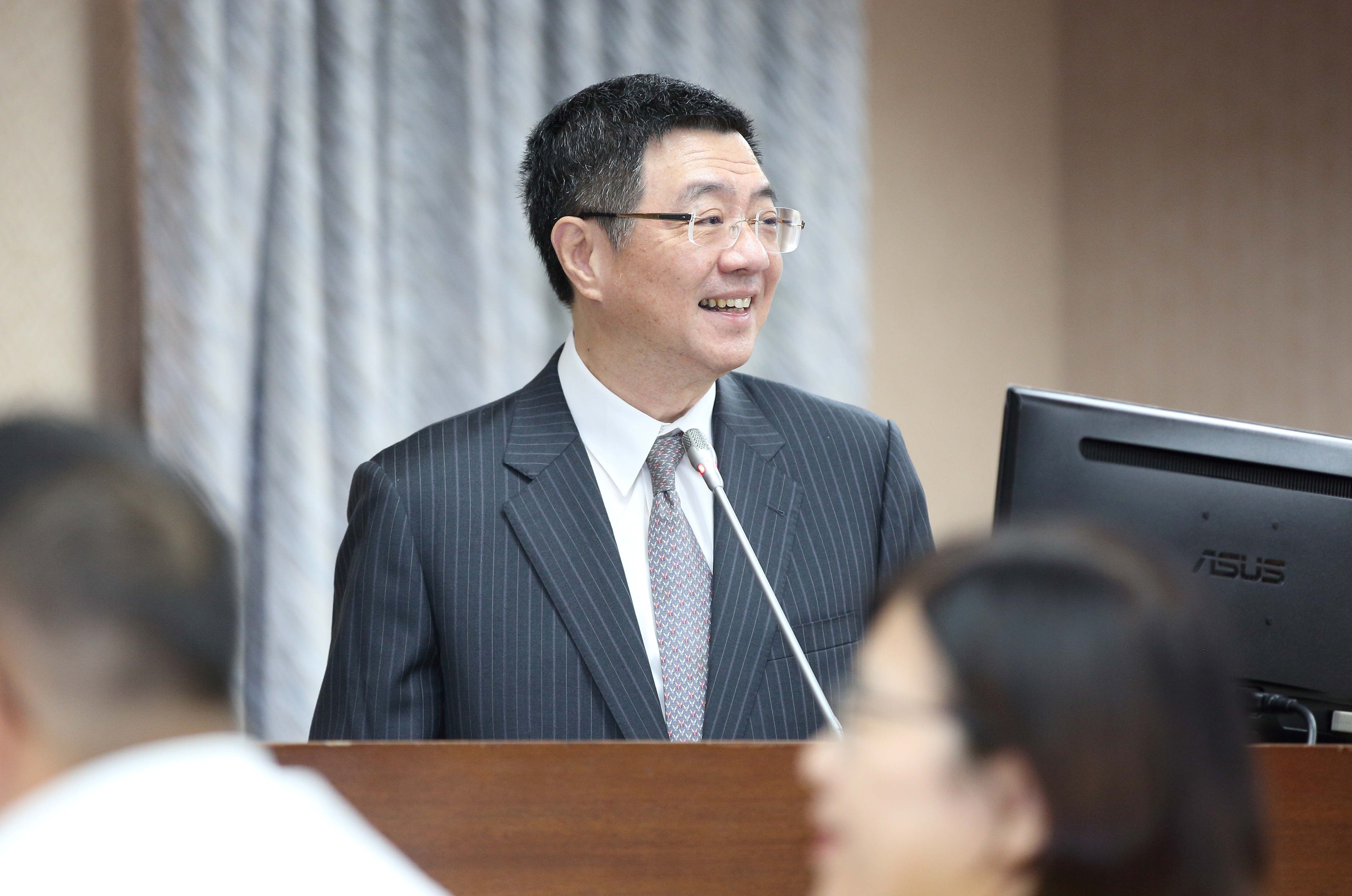 行政院祕書長卓榮泰針對行政院近期出包事件，向民進黨在場中執委表達歉意。