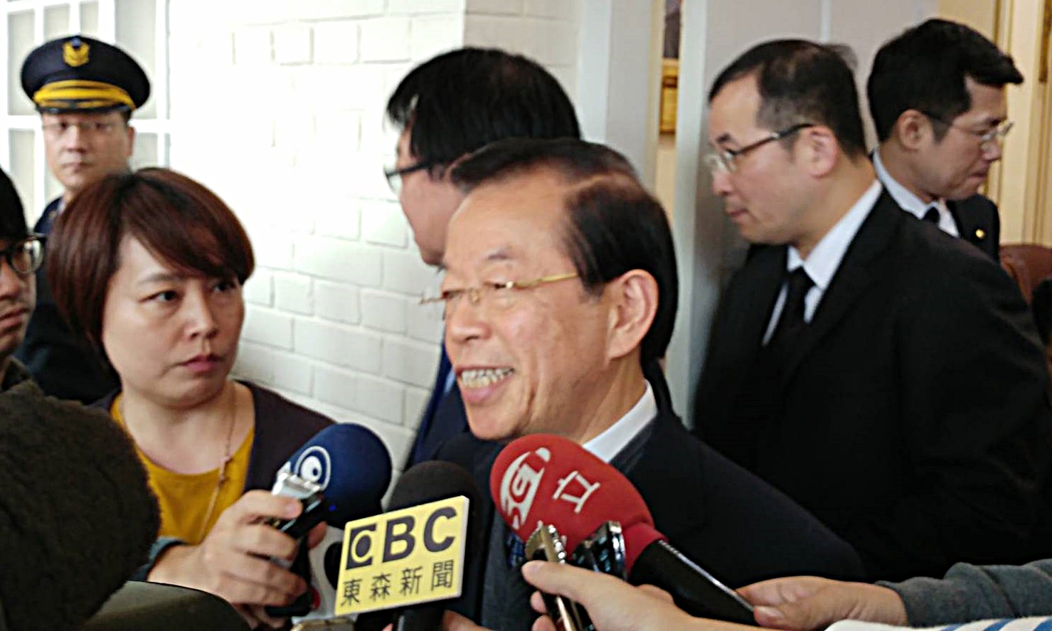 駐日代表謝長廷今天到立法院接受媒體訪問。