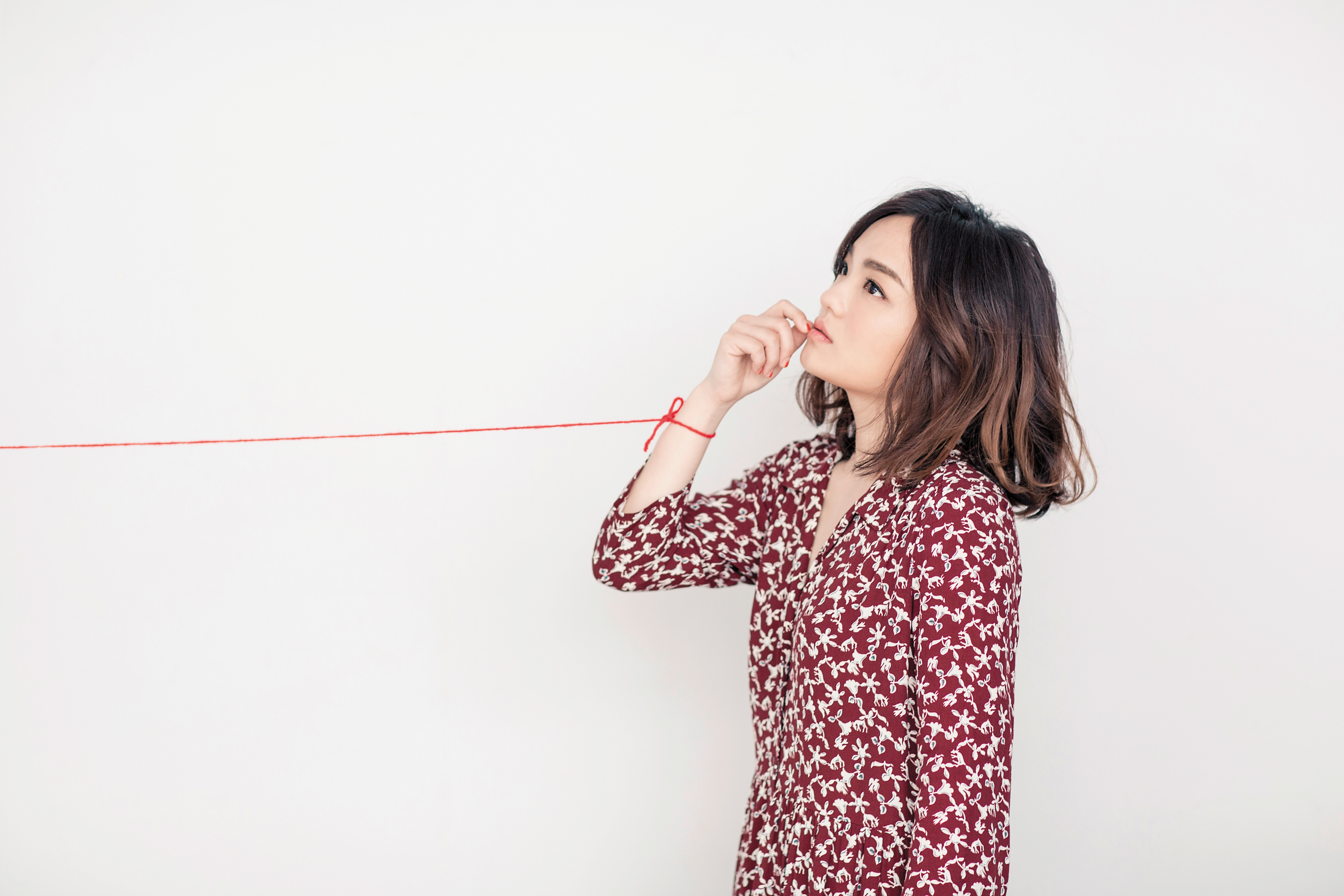 音樂是徐佳瑩的生命線， 她傾聽，並與之連結， 唱出自己情緒與被療癒的種種。