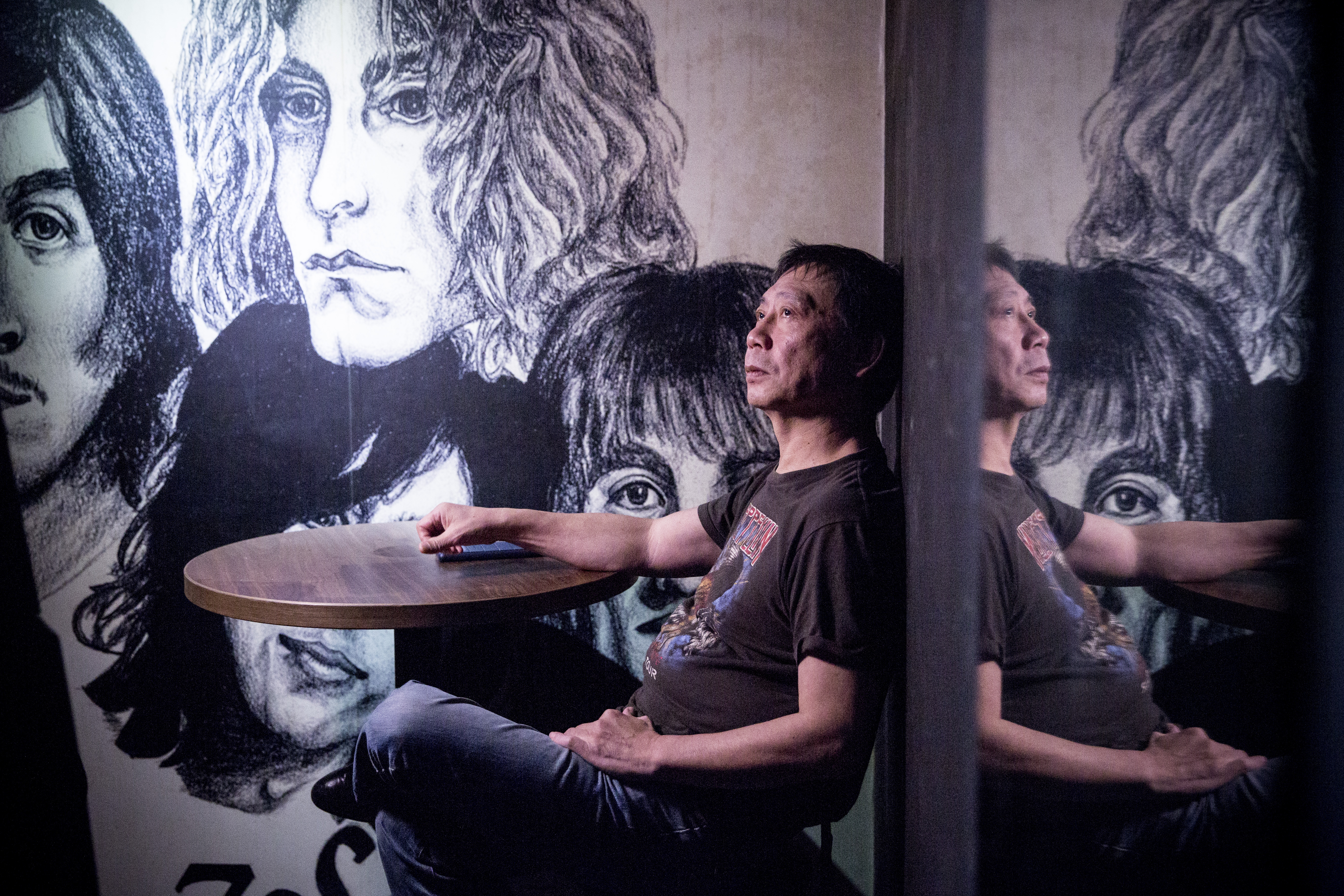 身為被領養的獨子，凌威生來孤獨，在Joanne失憶後，他的孤獨顯得更加落寞。