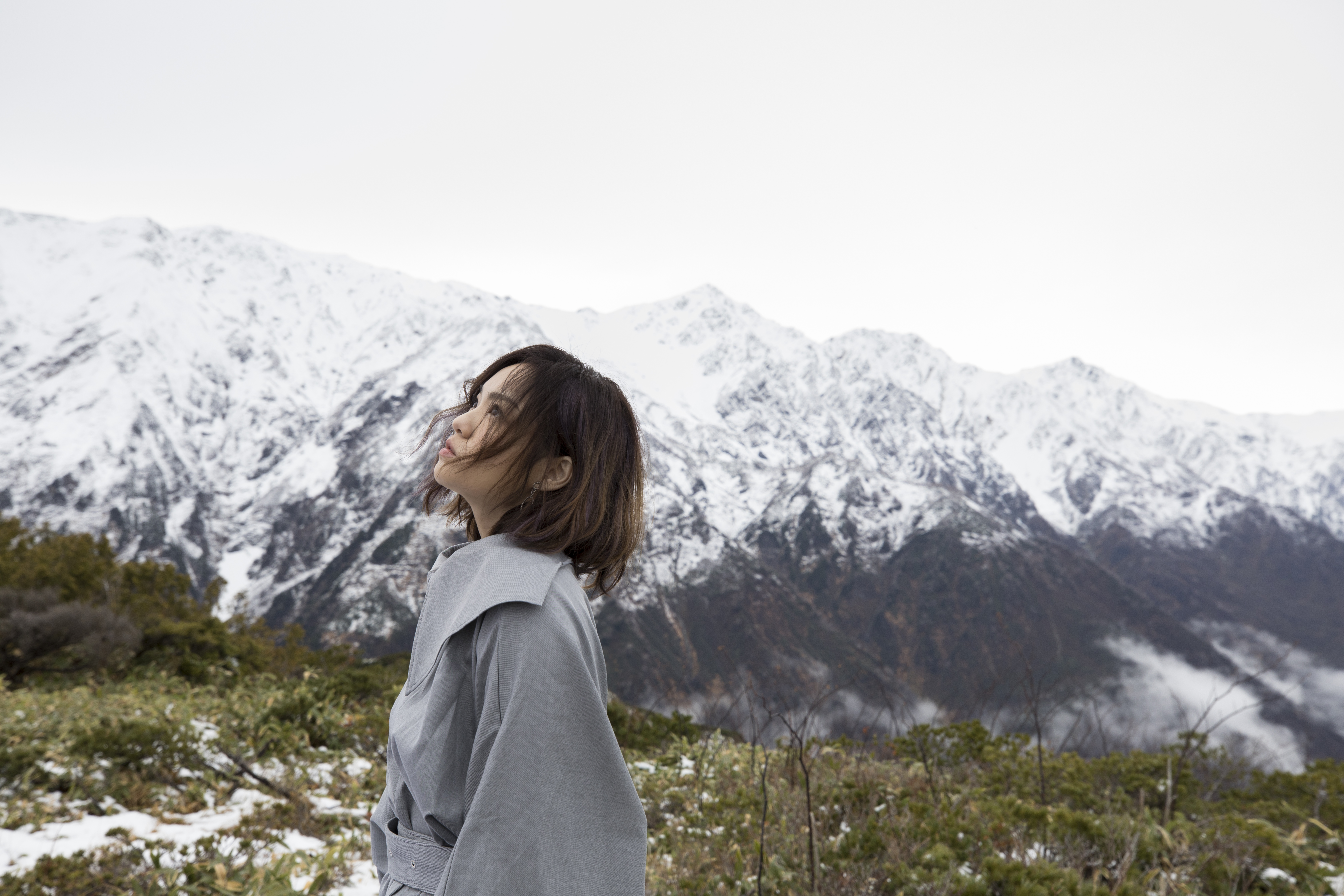 徐佳瑩前往日本拍攝MV，在嚴寒中捕捉到冷冽的絕美景致。（亞神提供）