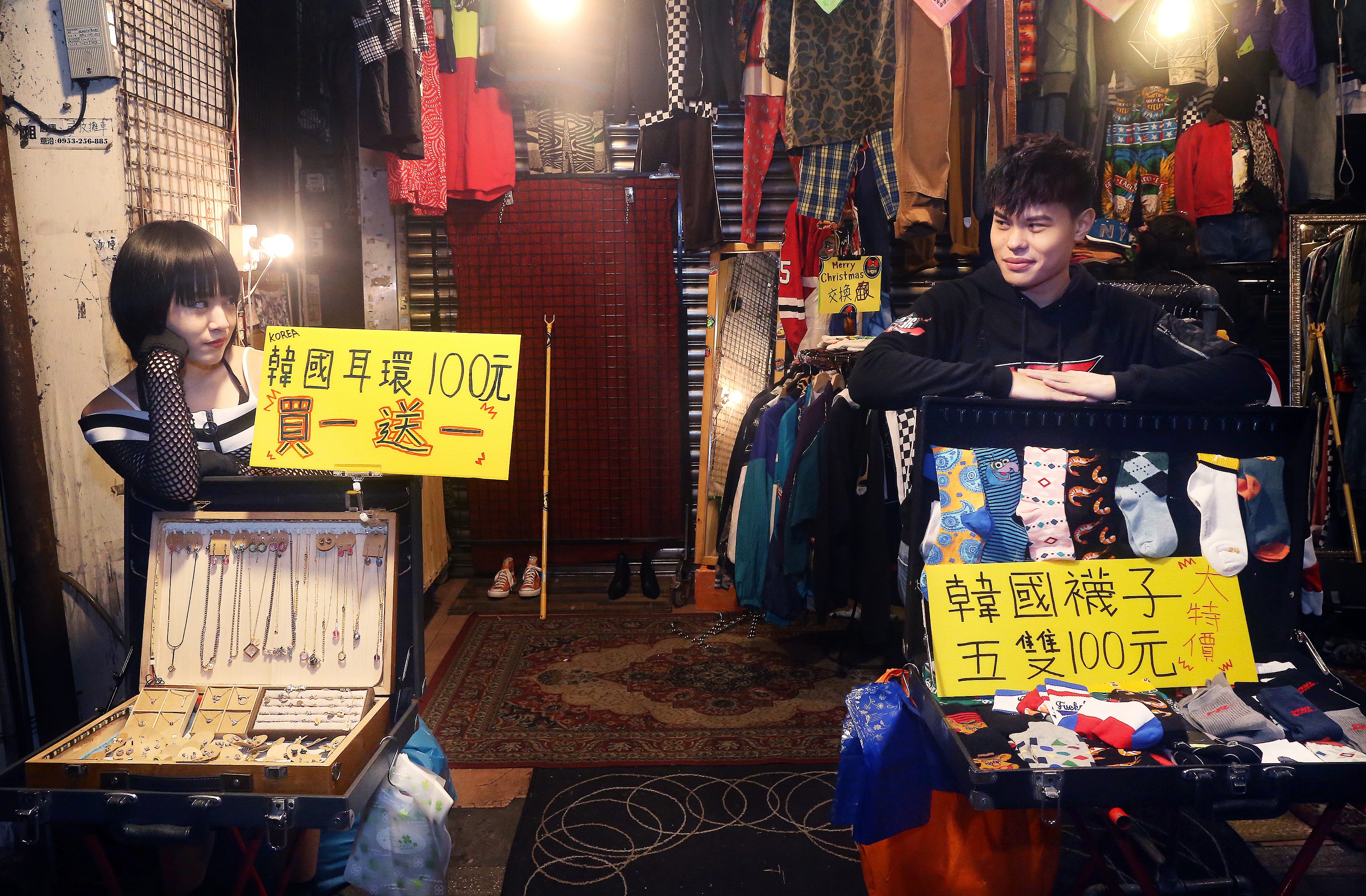 聖結石藉由新歌〈只能懷念〉，緬懷他曾經心儀的一位酷酷女生。（webtvasia x 上行娛樂提供）