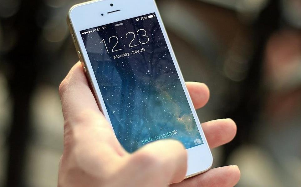 東京大學研究人員研製了一種新型玻璃，當其破裂時可以實現自修復。