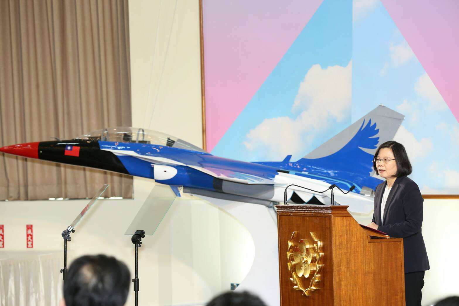 在年終記者會上，總統蔡英文強調，當年反對朱立倫的不是調整基本工資。