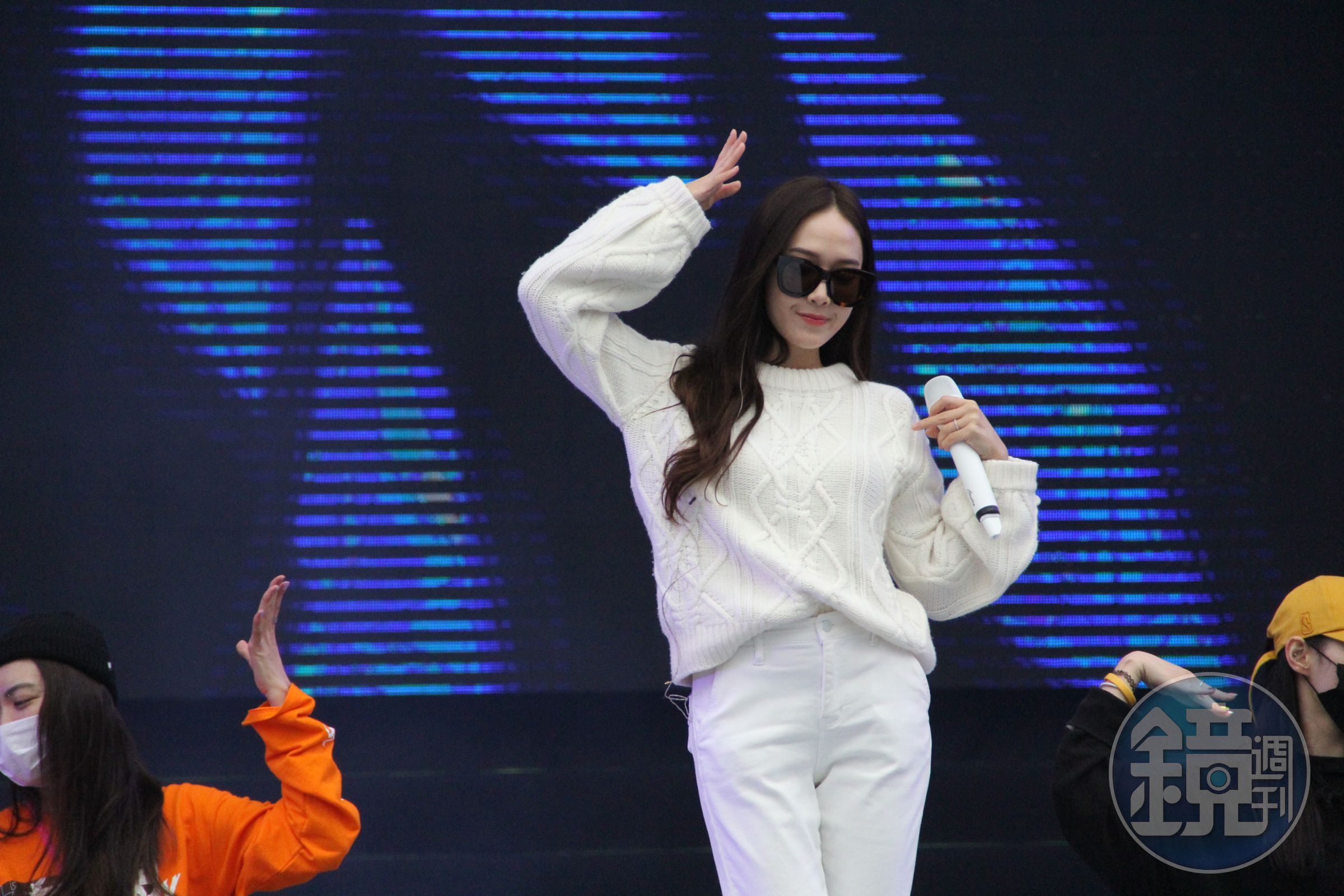 Jessica今（31日）中午抵達桃園機場，直奔跨年晚會現場彩排。（年代提供）