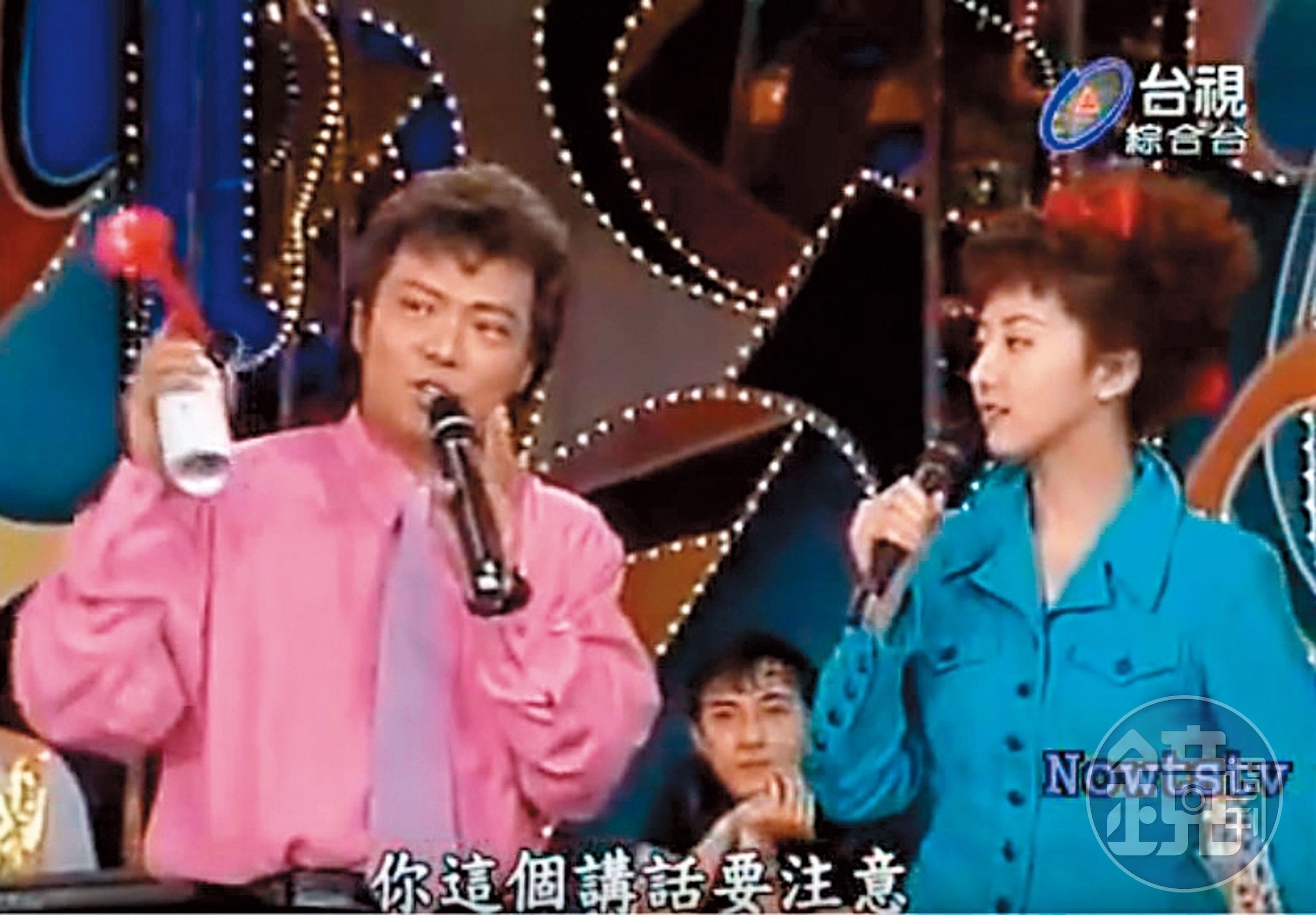 22年前金元萱（右）上《龍兄虎弟》，一雙電眼與一口韓腔國語令人印象深刻。（台視提供）