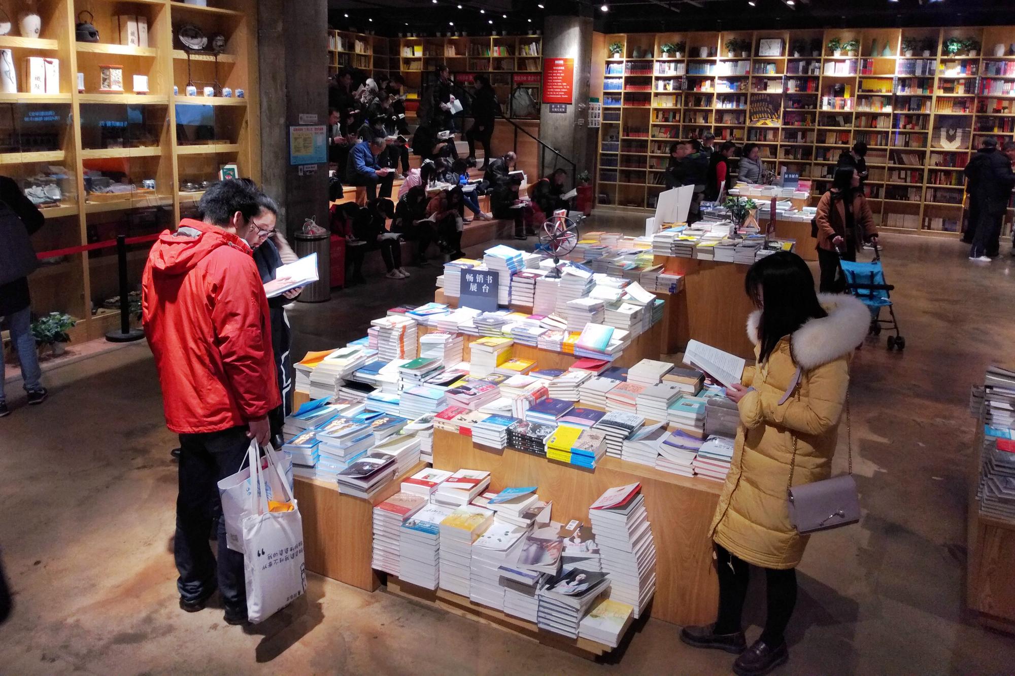 英國研究統計顯示,圖書市場近年來微幅增長,但文學類作品市場不進反退。(東方IC)