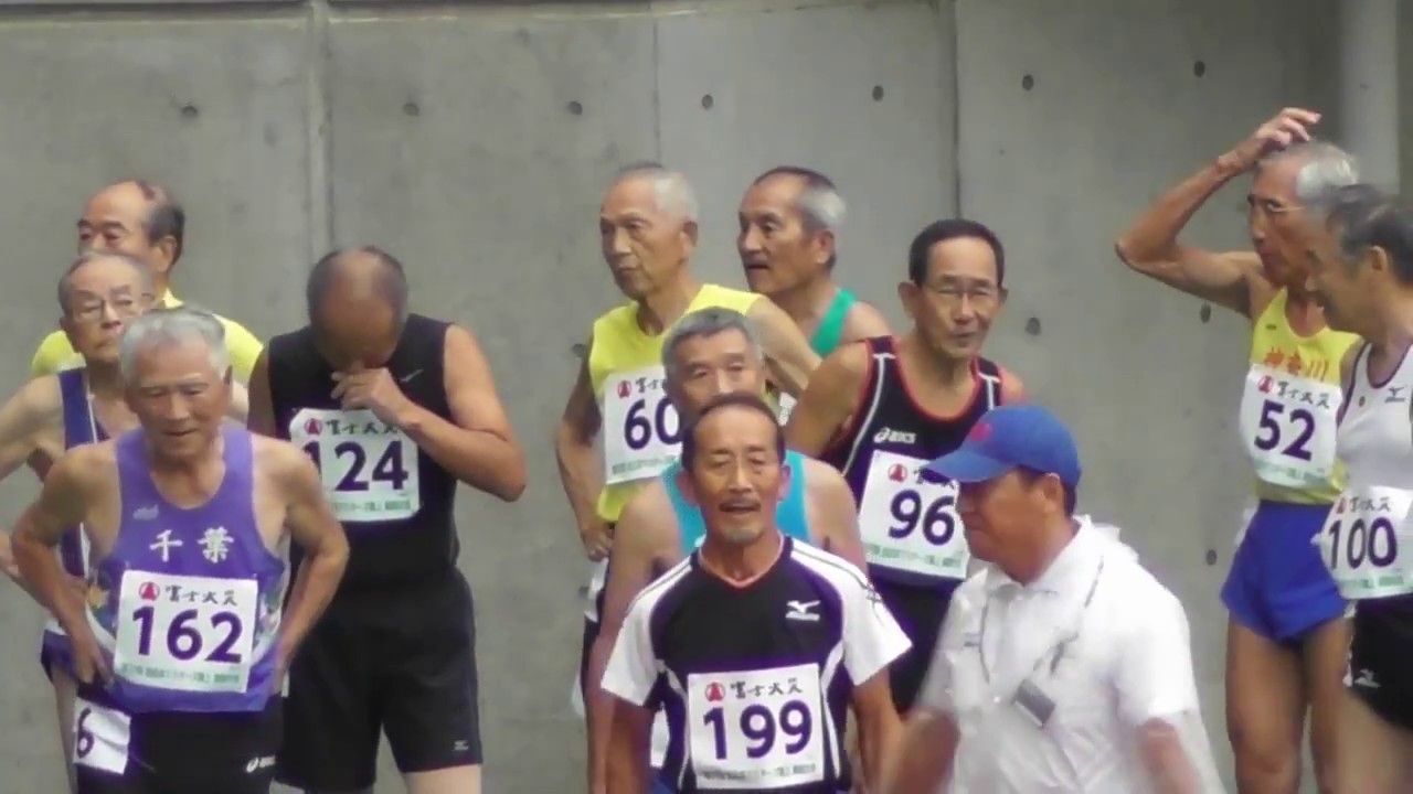 去年於新潟縣舉辦的第37屆「全日本Masters田徑選手資格賽」中高齡參賽者的身影。（翻攝自Youtube）