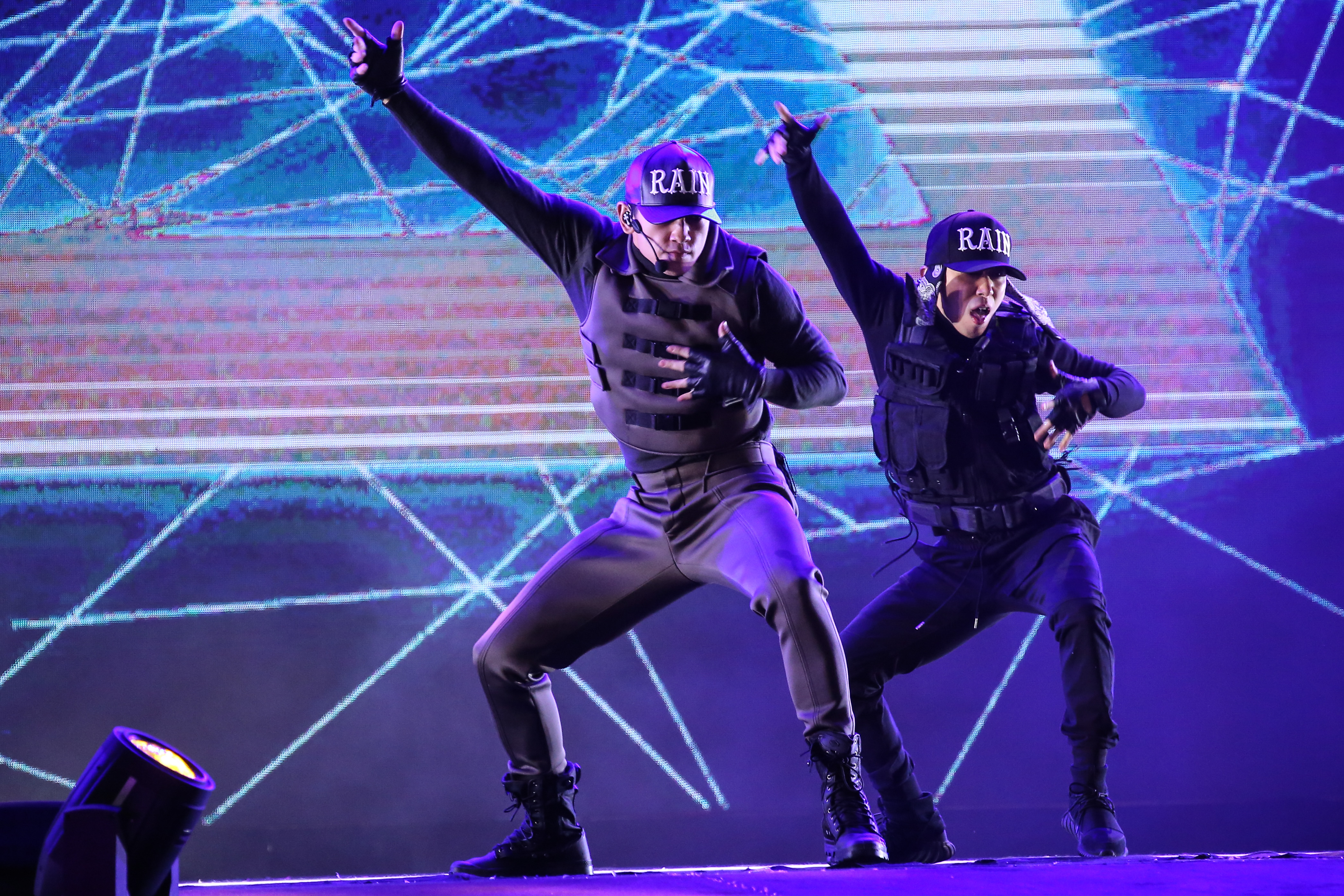 Rain的演出技壓全台，3首歌舞演出瞬間收視為3.66，名列台北跨年第一高收視。