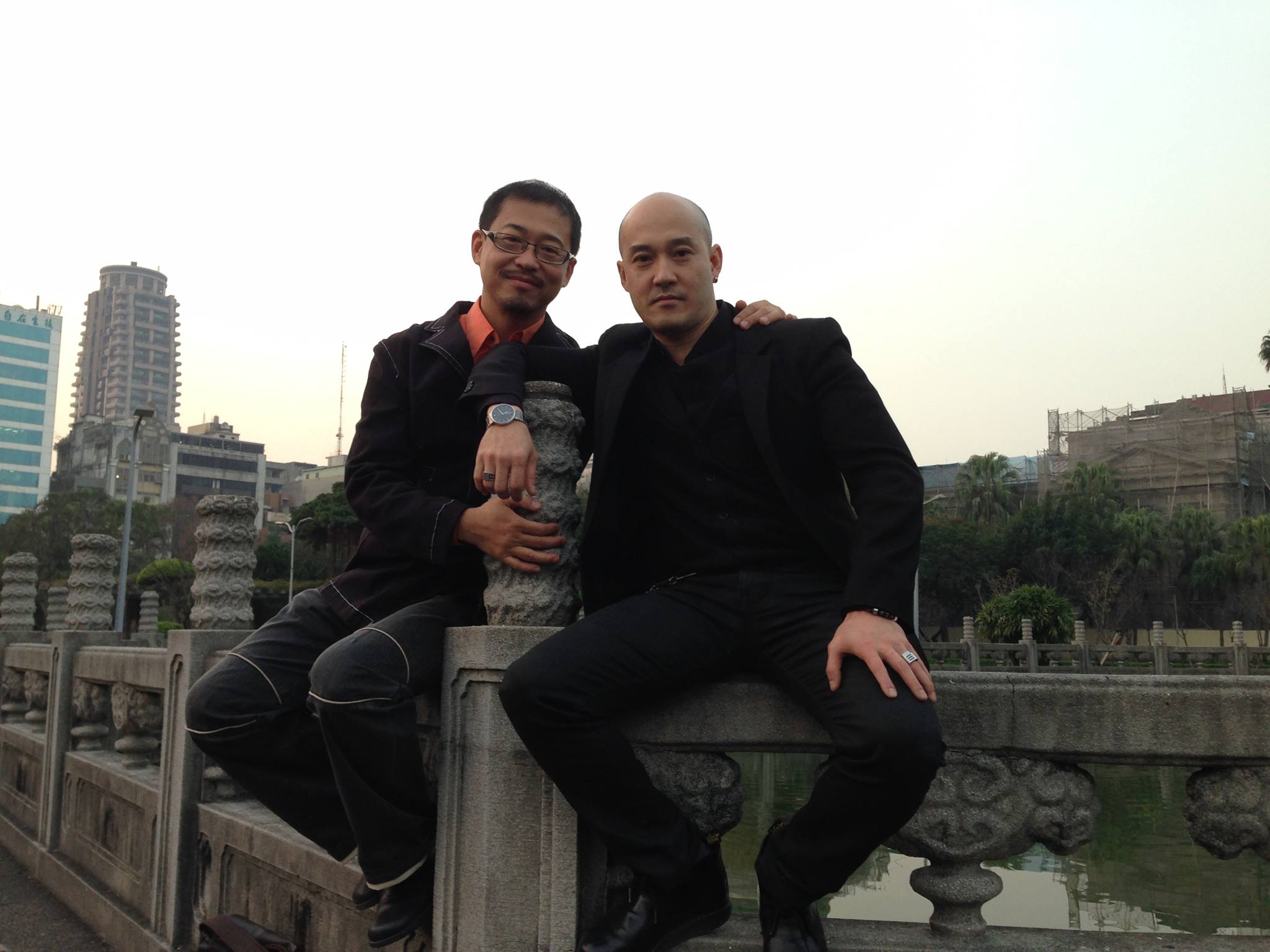 甌陽文風（右）和陳克華（左）是多年的好朋友，彼此都擅長用自己的方式，致力於挑戰禁忌和霸權，這也是他們臭味相投的原因。