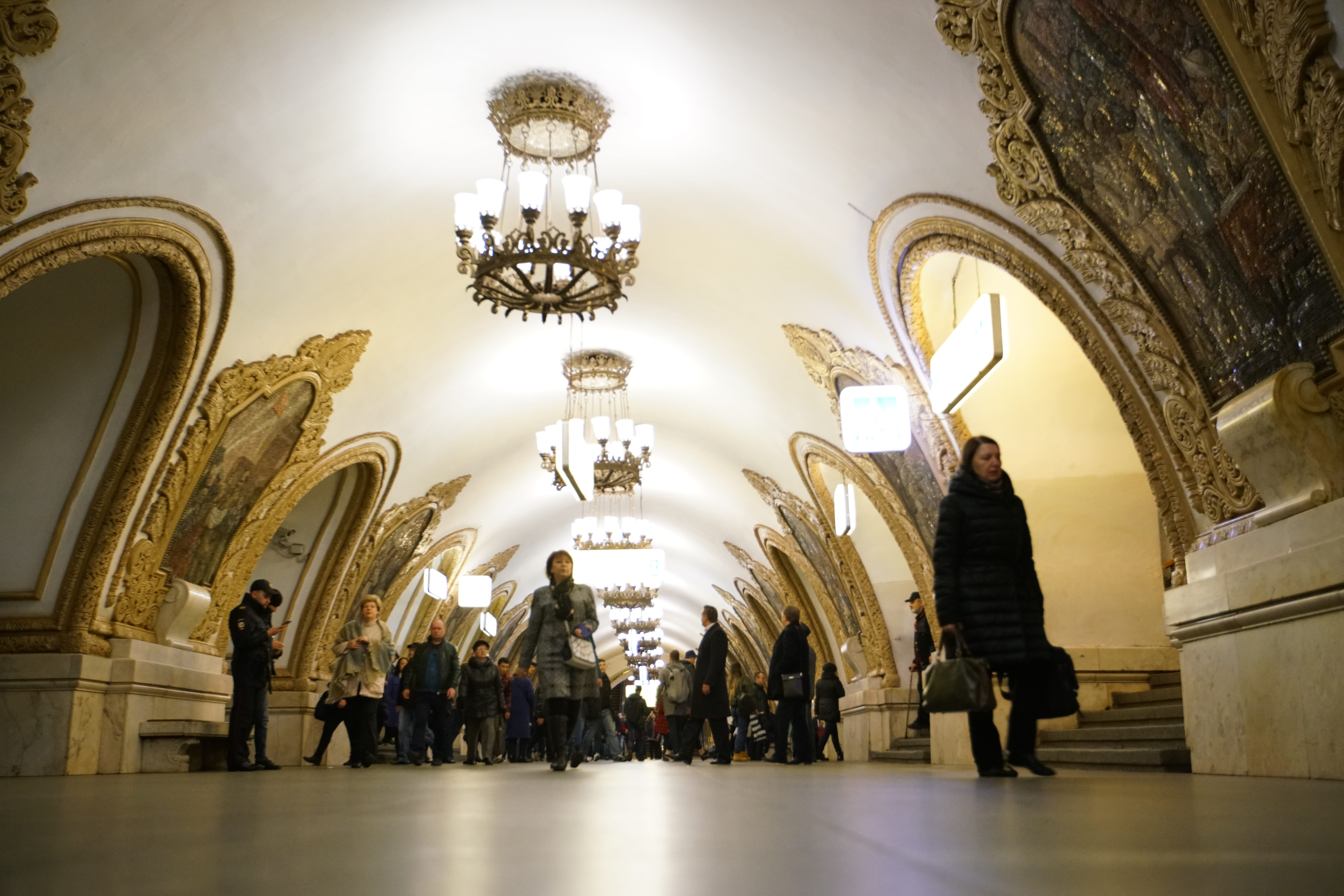 Киевская基輔站3號線。