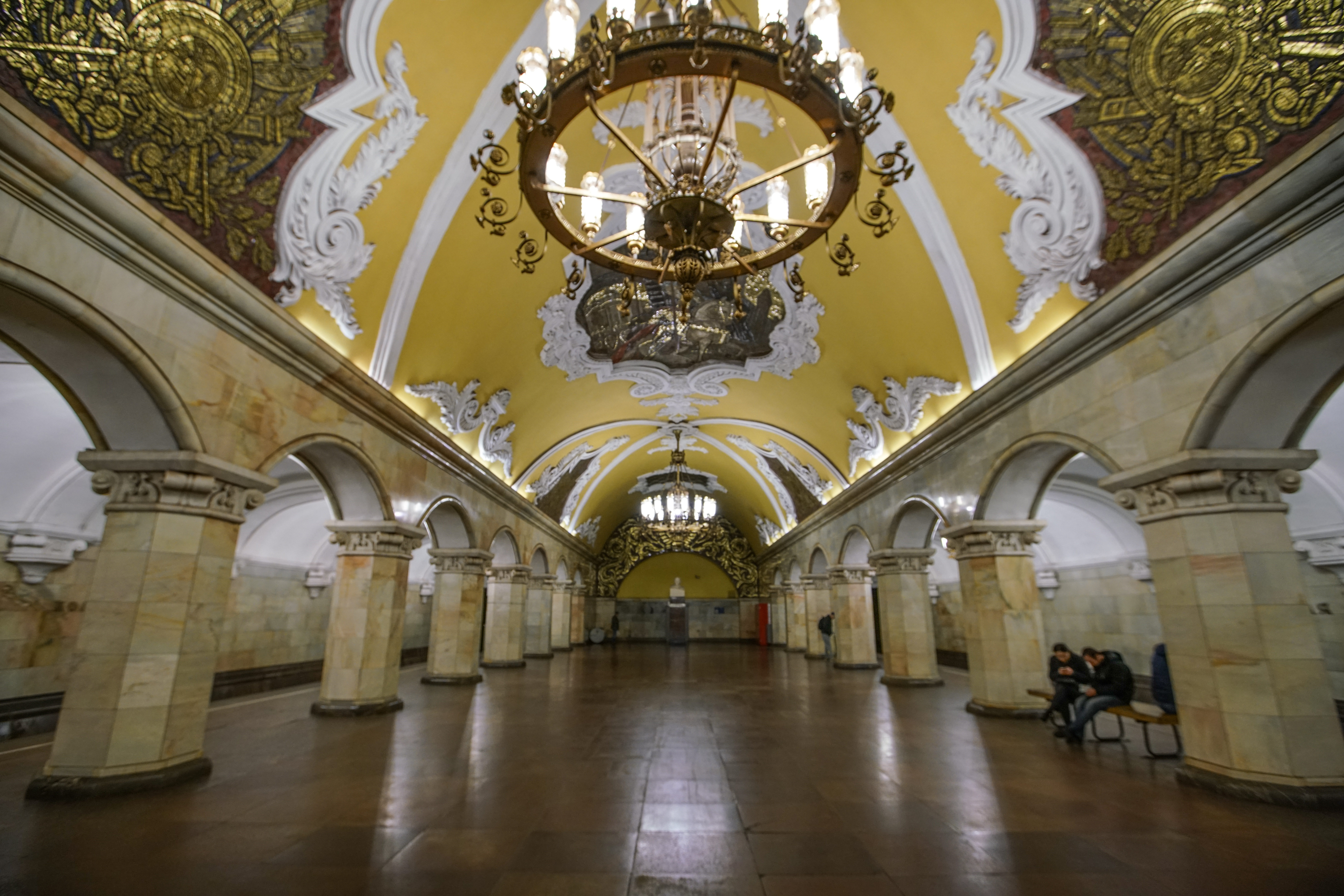 Комсомольская 共青團站。