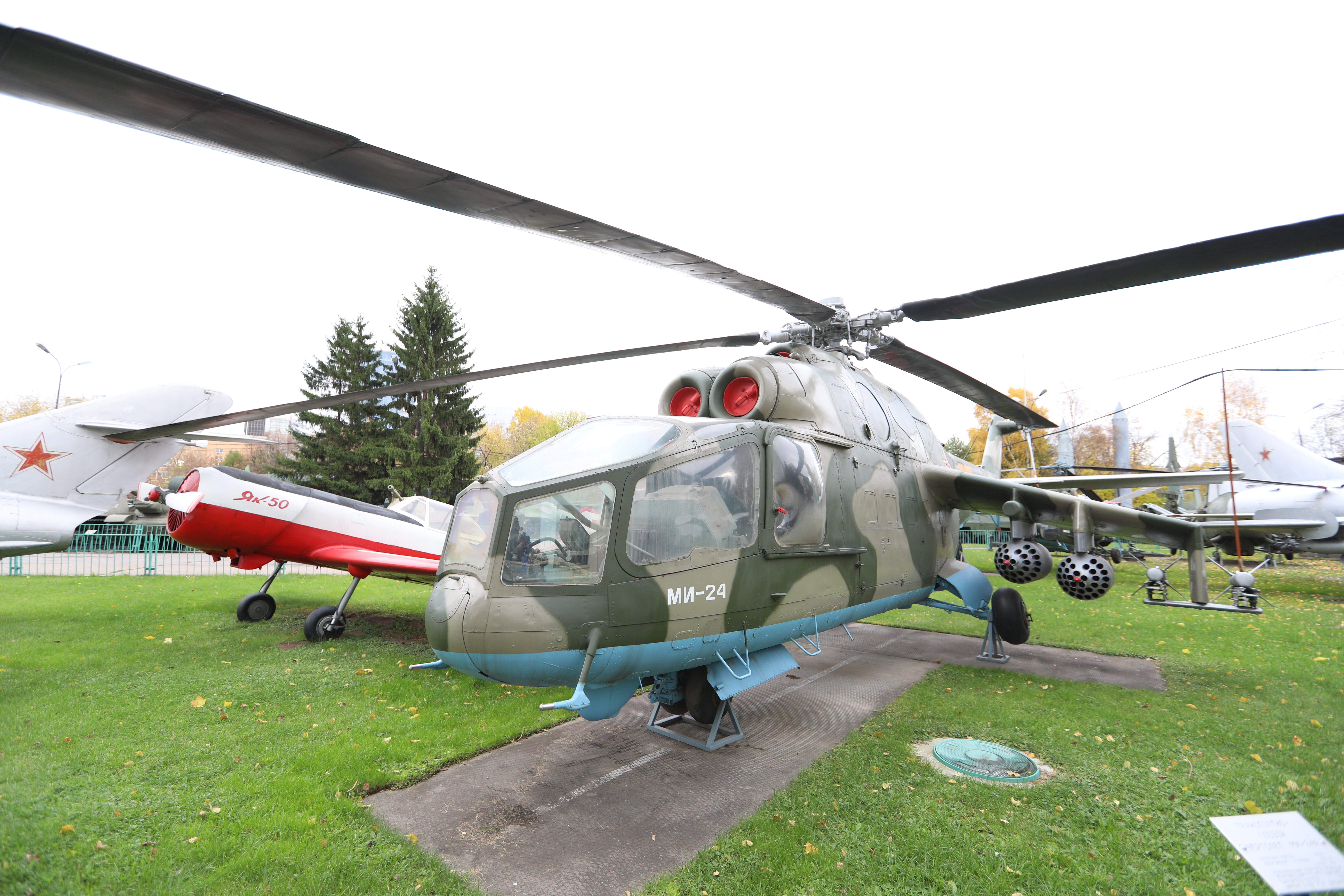Mi-24，同時具備攻擊與運輸人員的直升機，是Mi-24最早的版本，活躍於阿富汗戰爭。