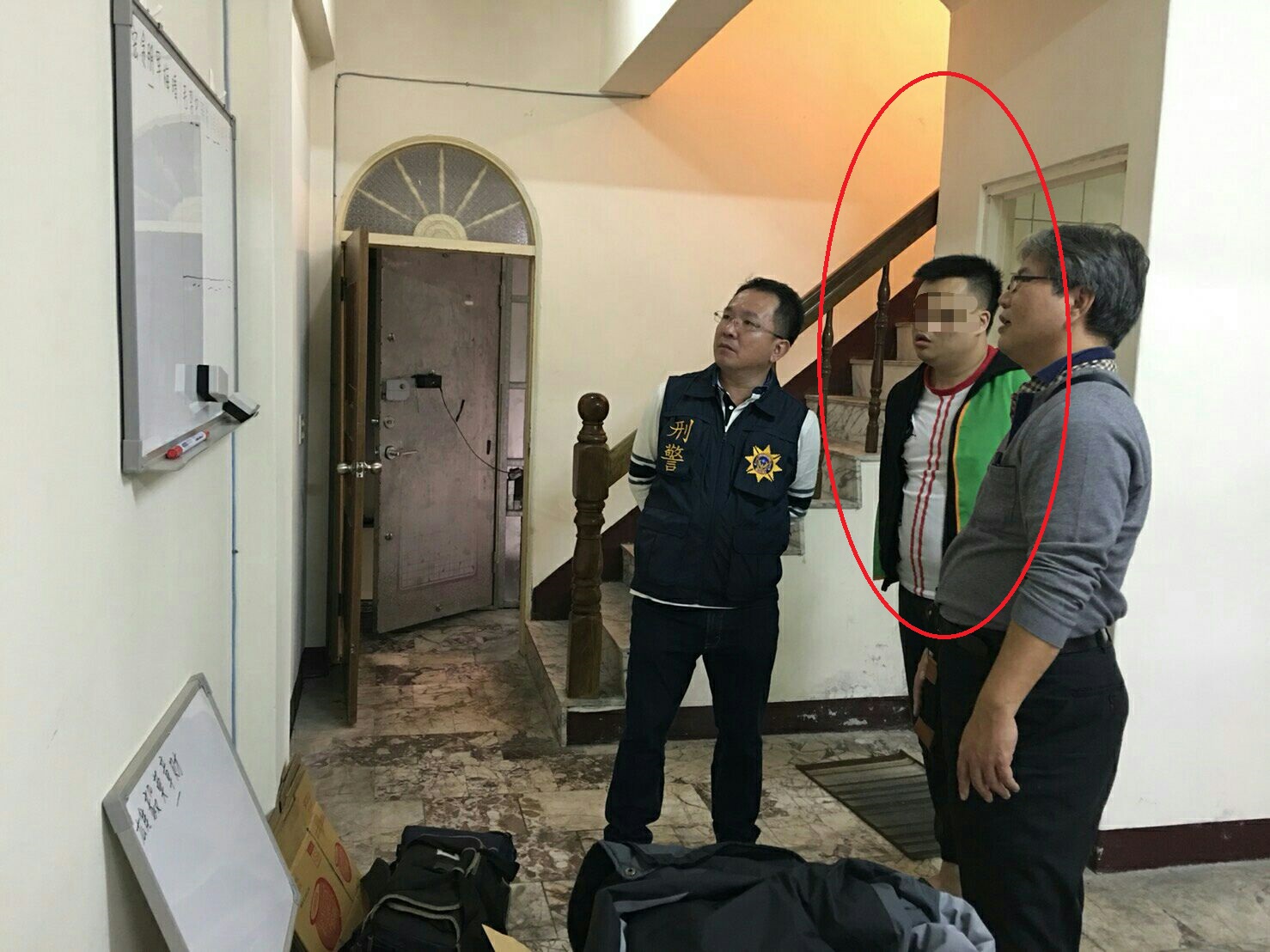 畫紅圈的就是洪姓主嫌（綽號包龍星）雇請近30名小弟分工詐騙，還是遭警破獲。