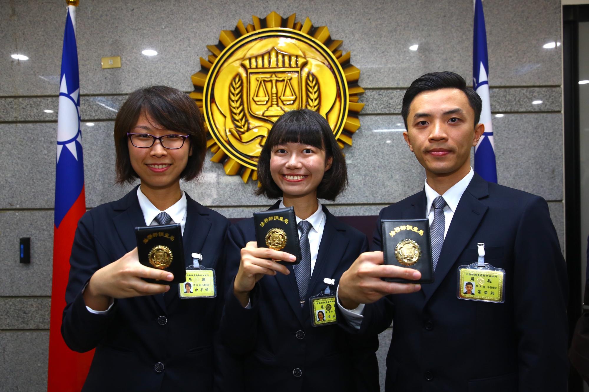 新科調查官幾乎都是國立大學畢業，多人擁有專業證照。