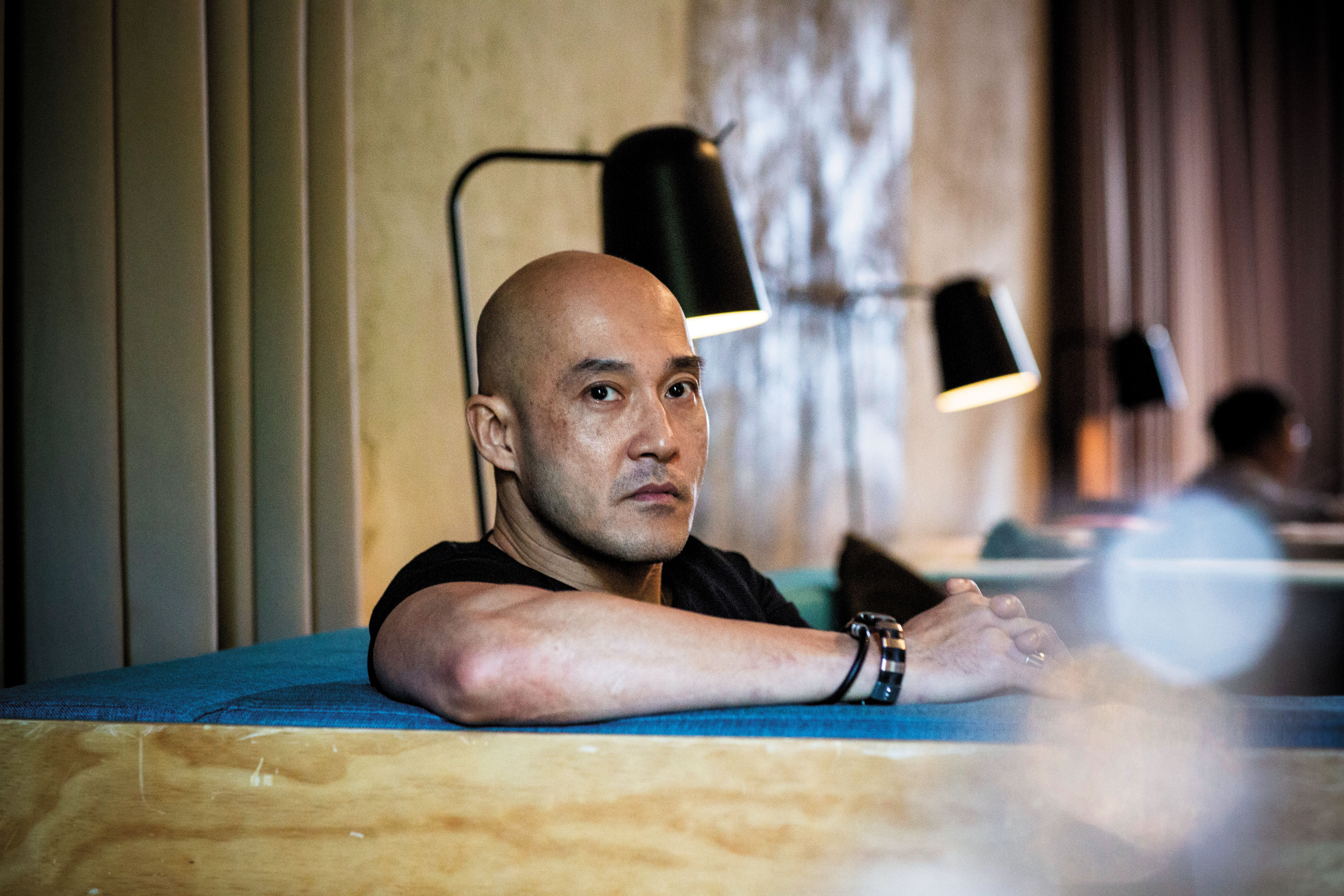 不笑時，歐陽文風看起來很凶狠，頗有「橫眉冷對千夫指」的氣勢，他酷酷地說，無知的反同人士最令他頭痛。