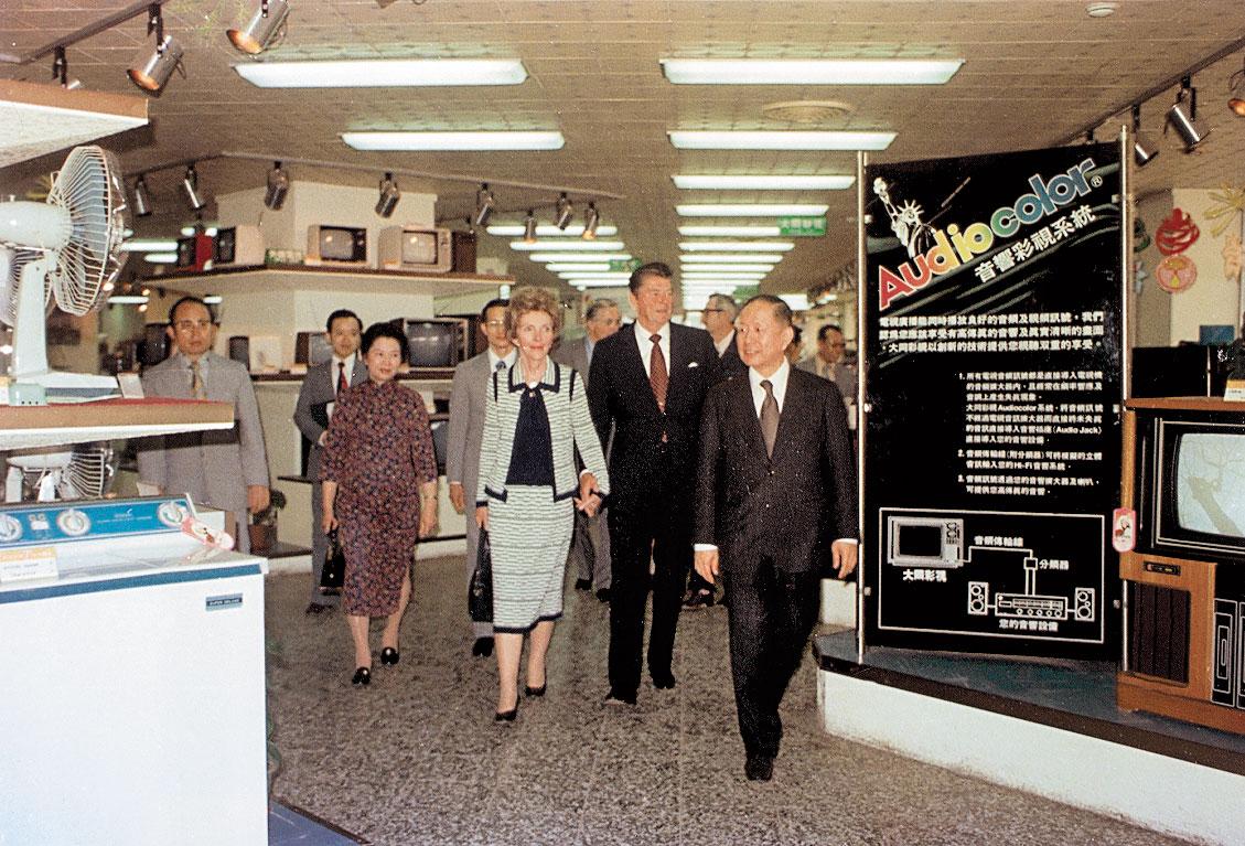 1978年雷根及夫人以美國總統候選人身分訪台，由於林挺生與其為舊識，因此特地拜會大同公司。（大同公司提供）