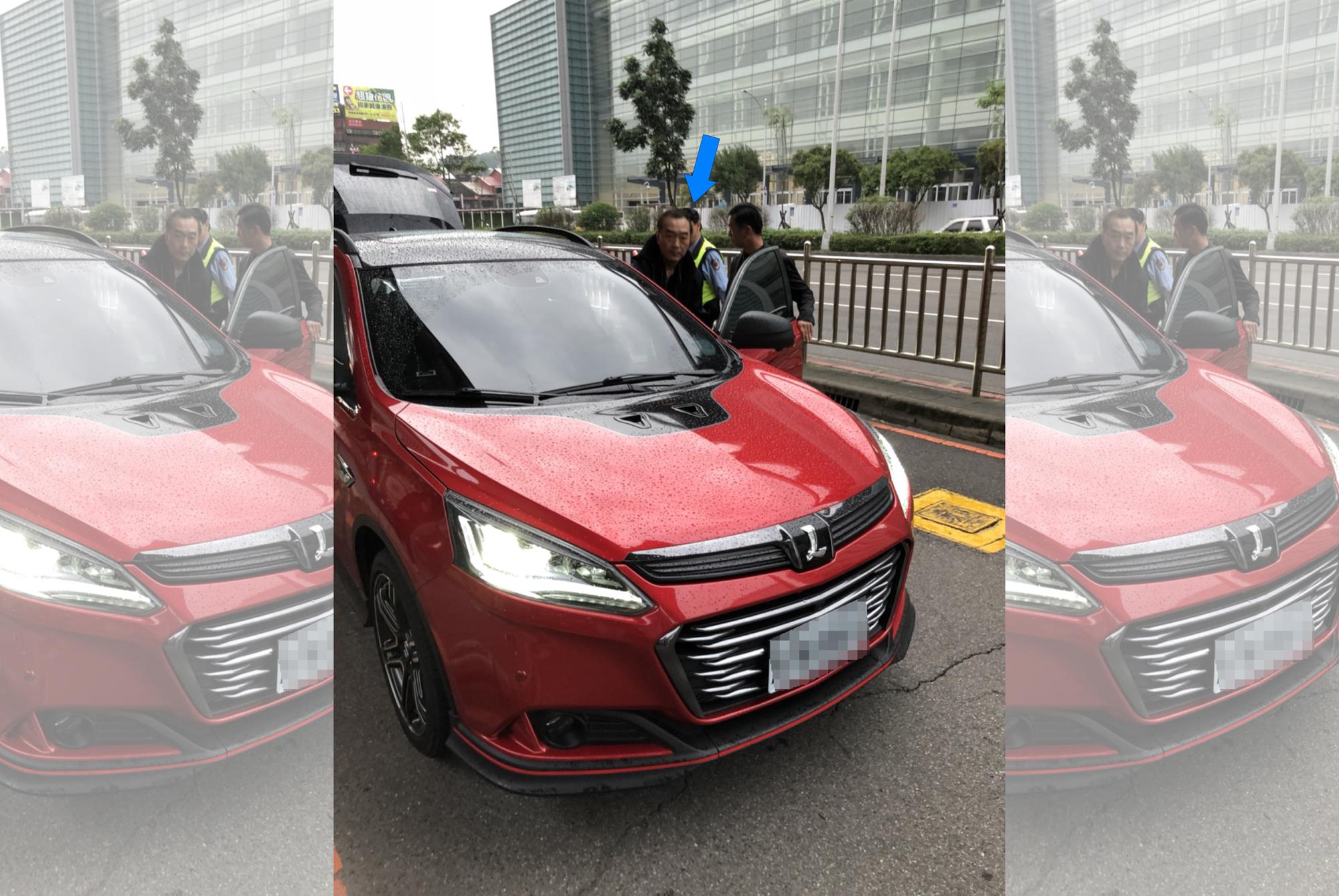 嚴凱泰開自家納智捷的新車U6到台北車展督軍。