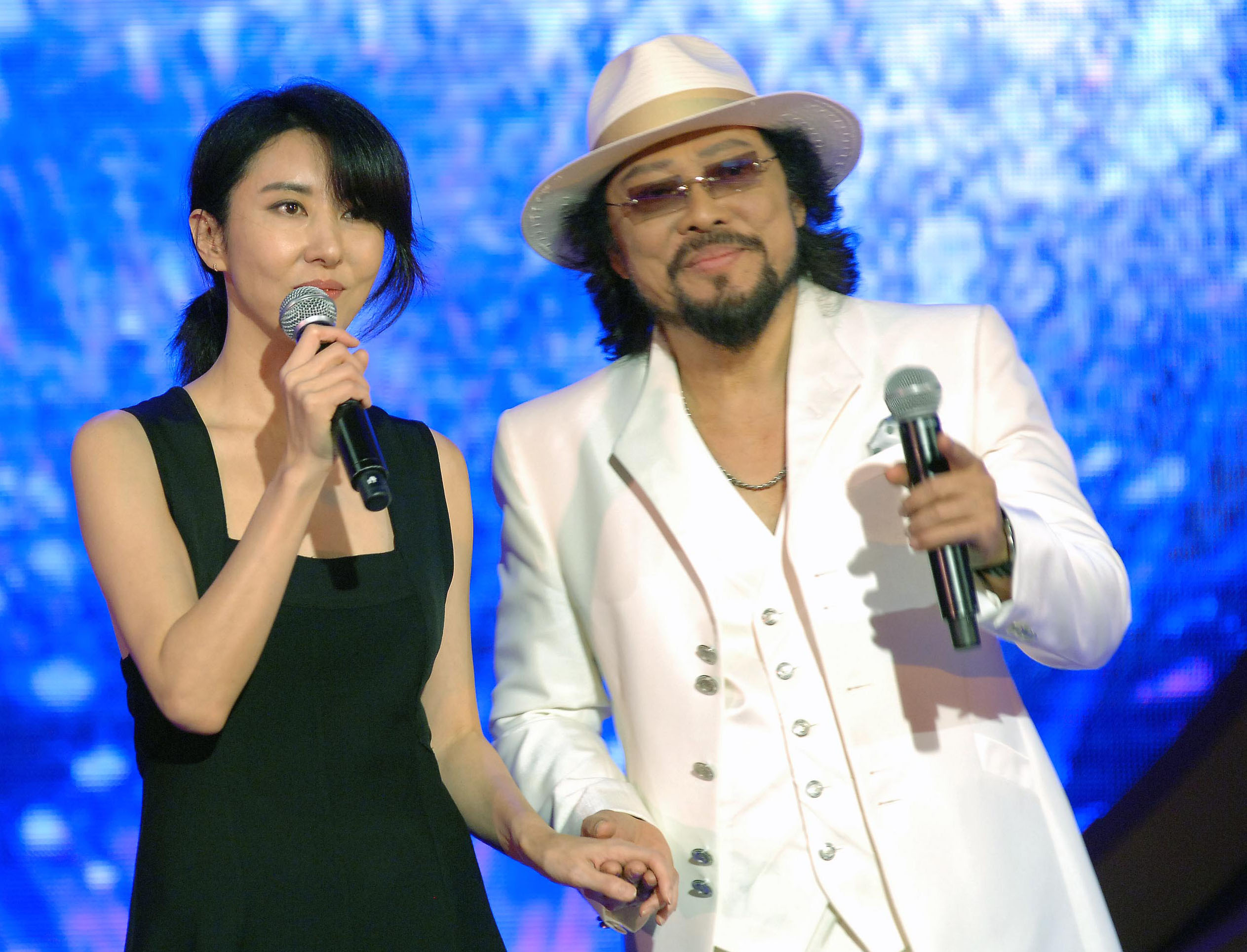 張菲與昔日緋聞女友金元萱在節目中重逢。（華視、中視提供）