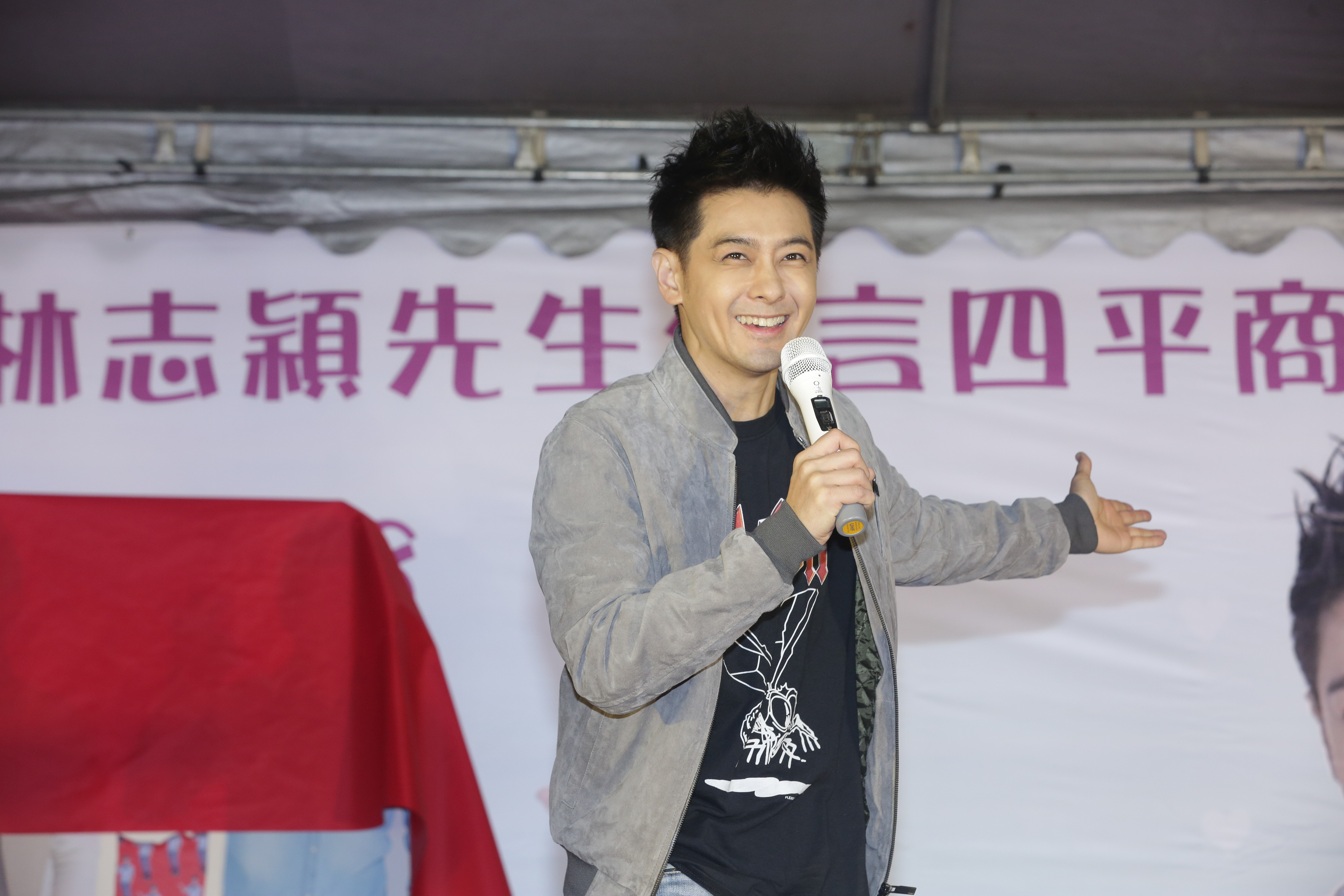 林志穎5日無酬擔任四平街商圈的代言人，並宣布今年會發行新專輯。