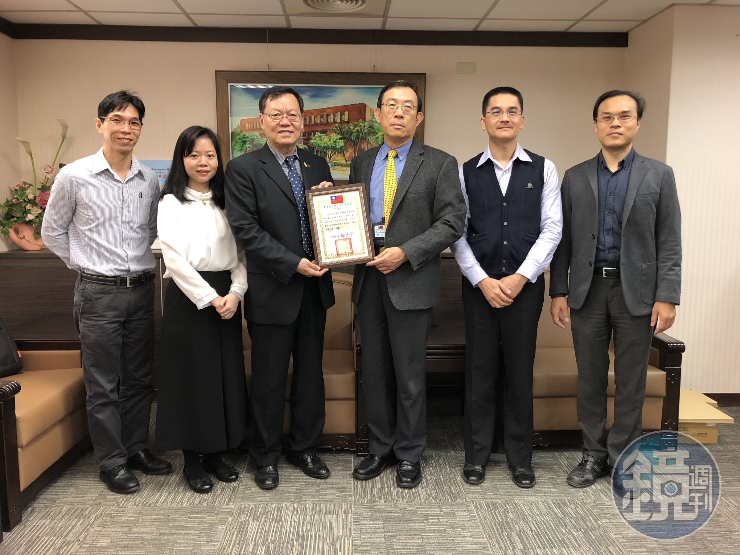 中華民國解癮戒毒協會理事長華琳（左三），昨率隊拜會北檢檢察長刑泰釗（左四），由於戒毒成效顯著，雙方將持續加強合作。