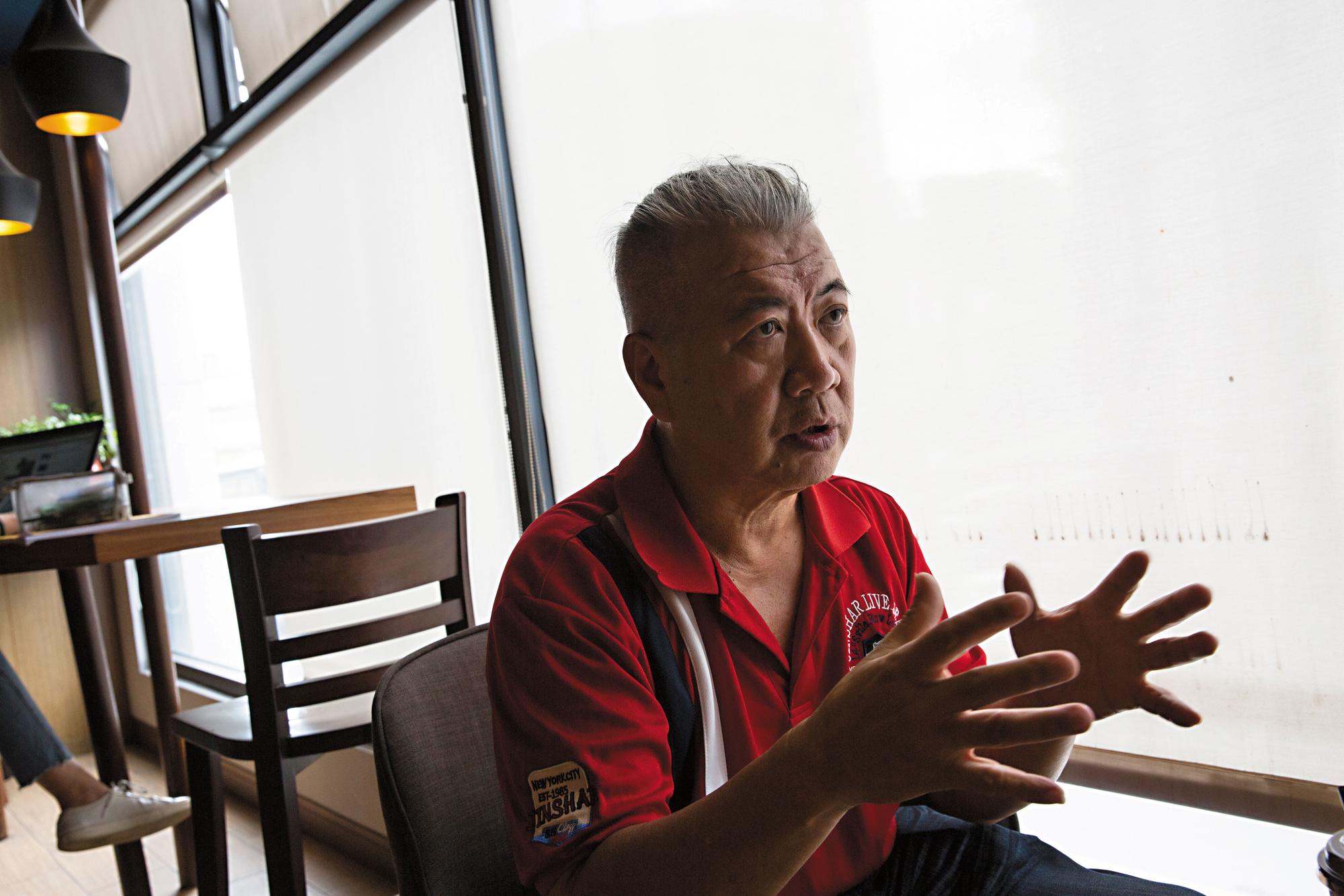 「一般人說我老婆是往生，我的理解是她存在，只是移民到另一個空間，我曾經想練穿透空間的神通，去看她過得好不好，但是我練過了，看不到。」陳進山說。