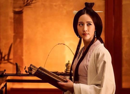 張鈞甯的古裝扮相典雅迷人。（翻攝軍師聯盟粉絲團）