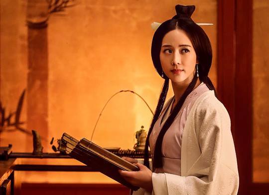 張鈞甯的古裝扮相典雅迷人。（翻攝軍師聯盟粉絲團）