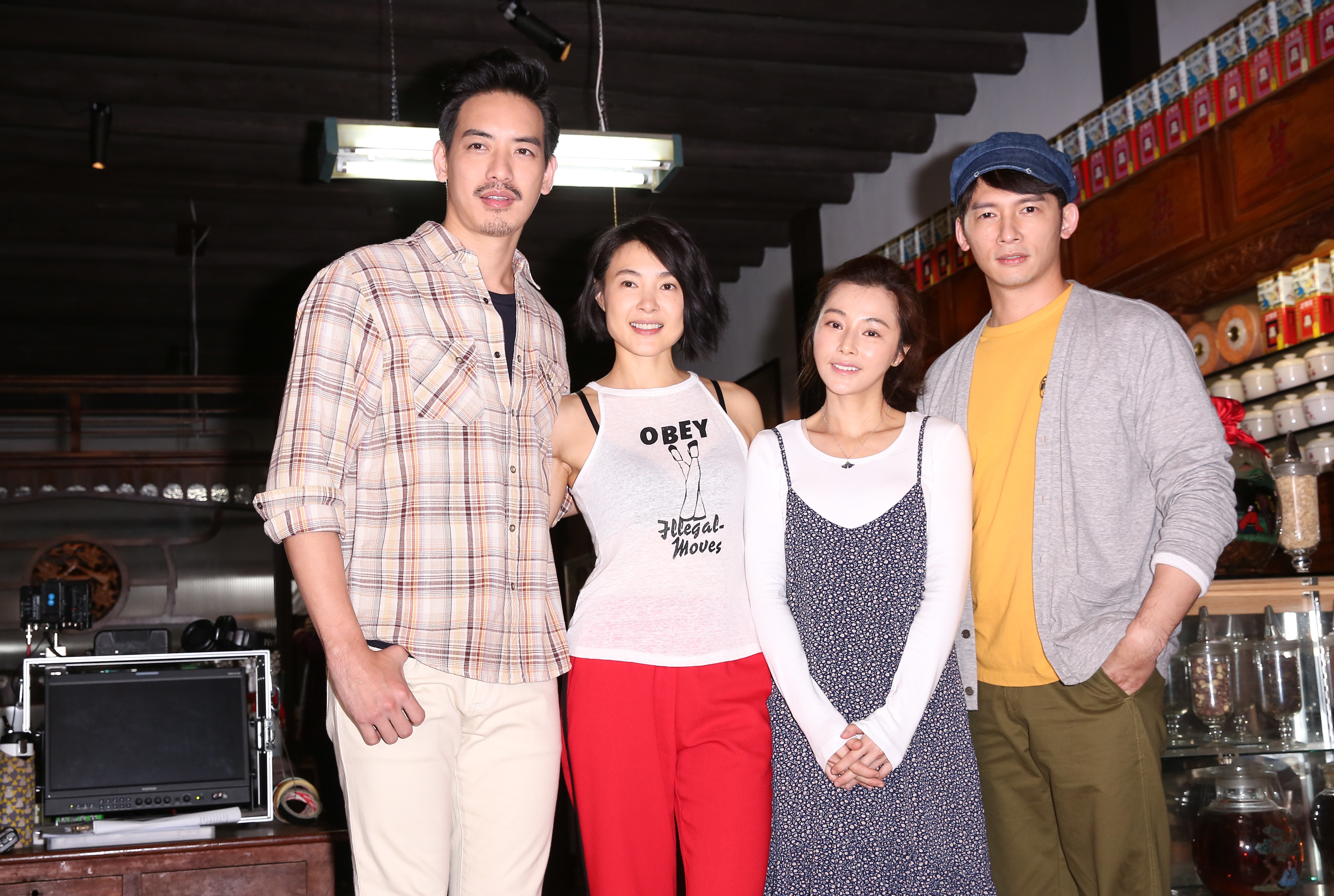 《雙城故事》由溫昇豪（右起）、陳怡蓉、曾珮瑜、黃柏鈞主演。