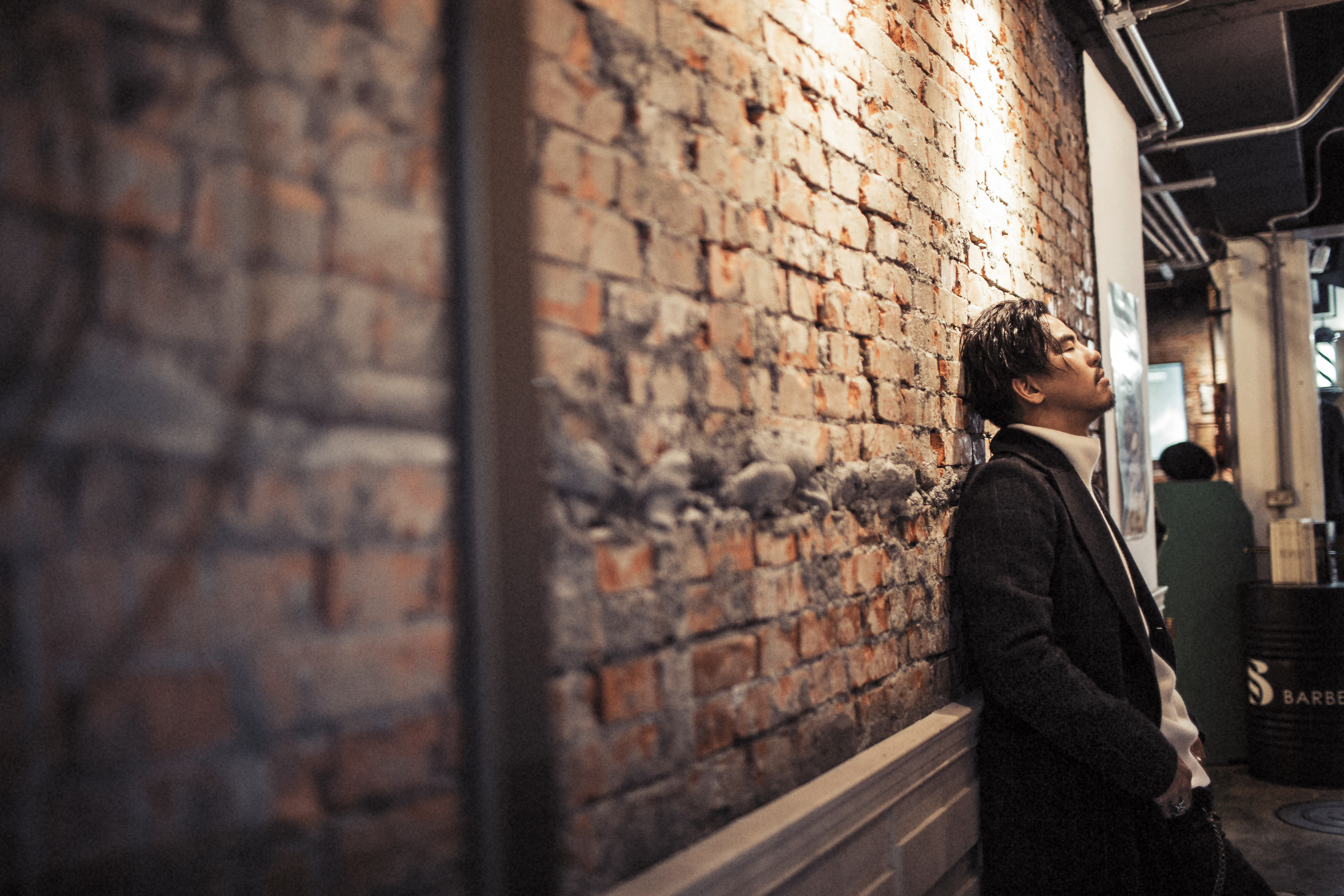 想與父親的命運更靠近，又偏偏少了父親的能力，讓柯有倫在父親柯受良過世後，長期都處在找不到路的迷惘之中。