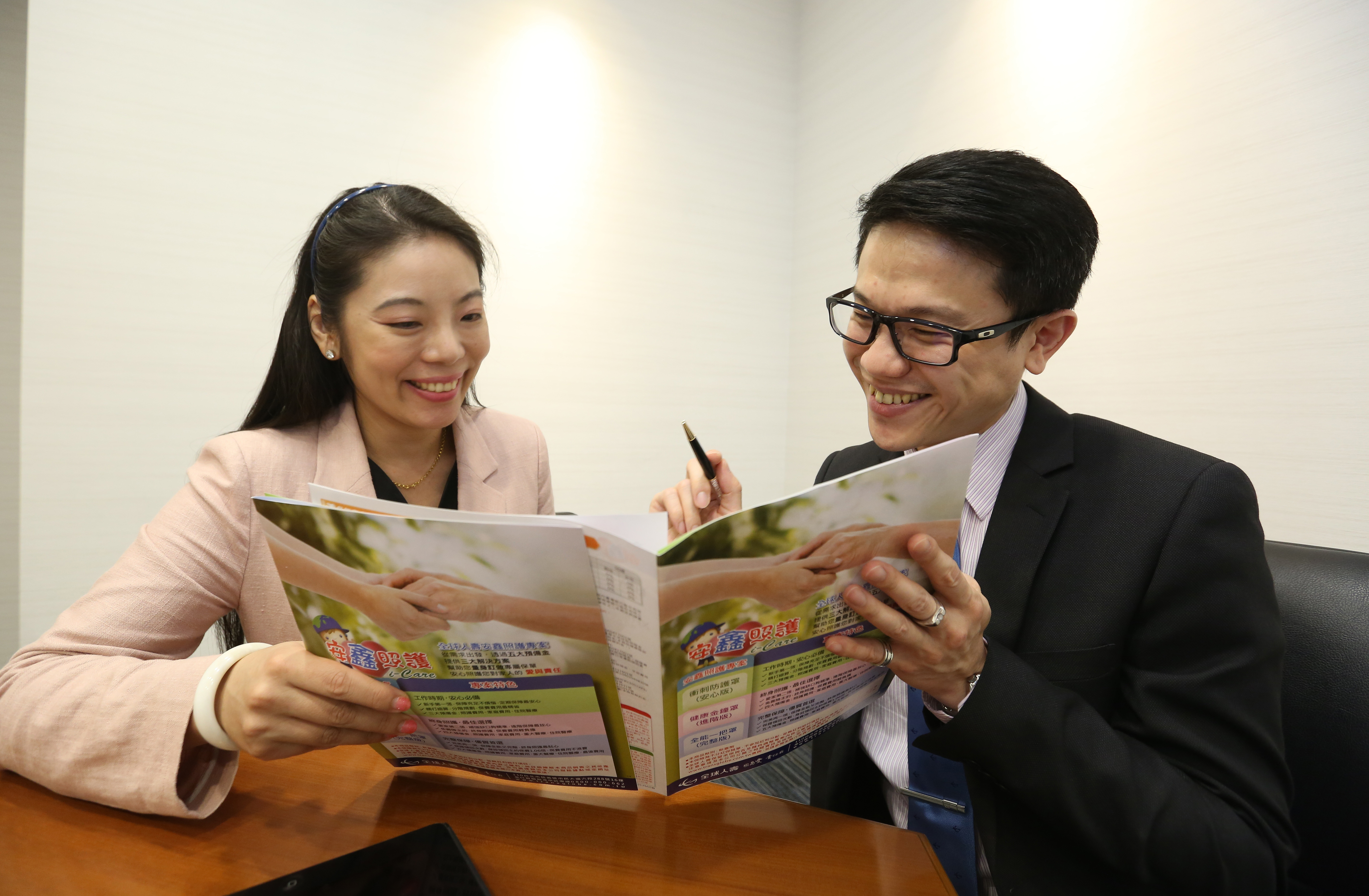 台灣已邁入高齡社會，買對保險能彌補老年可能發生的安養費用缺口。