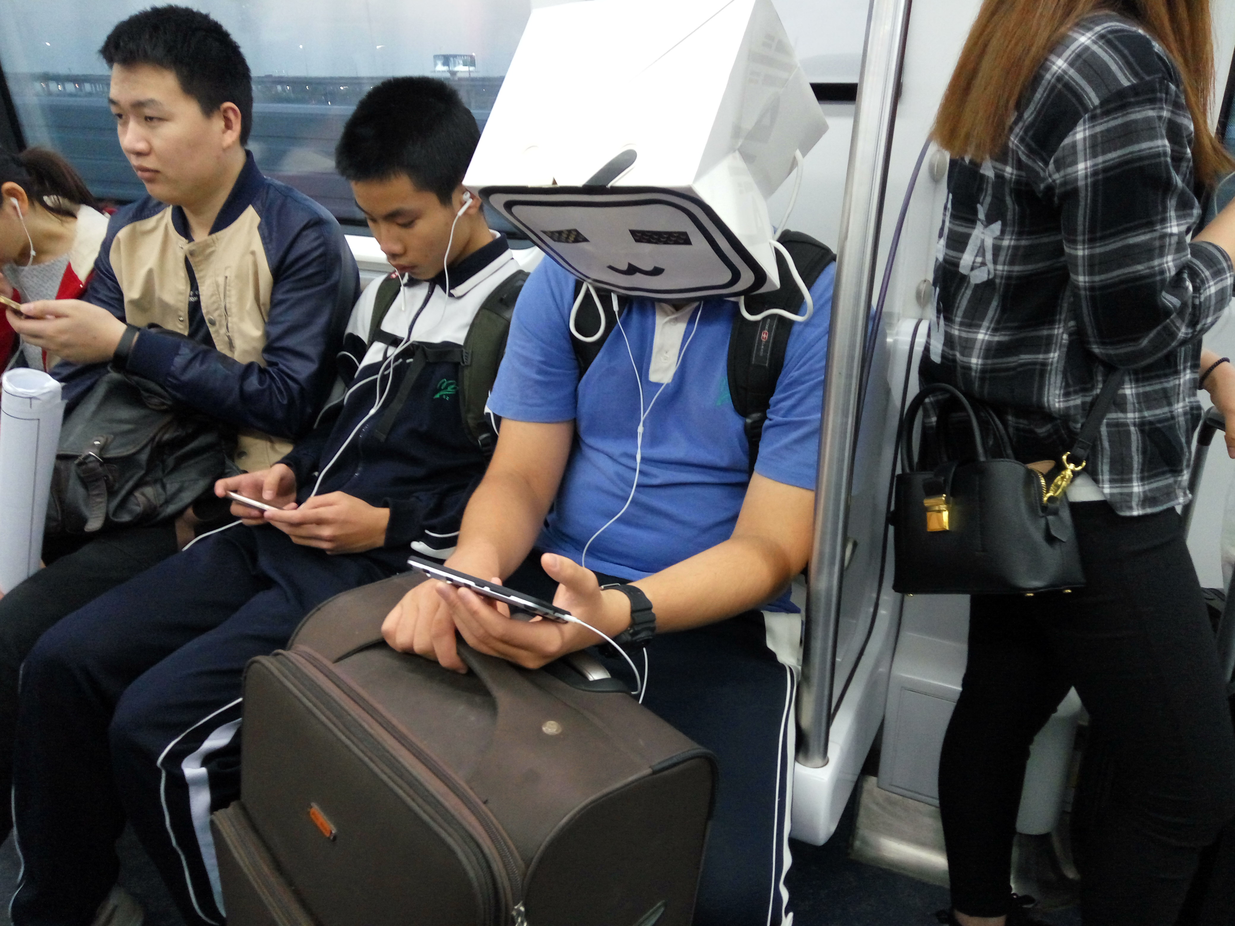 手機串流電視改變了許多人的收視方式。（東方IC）