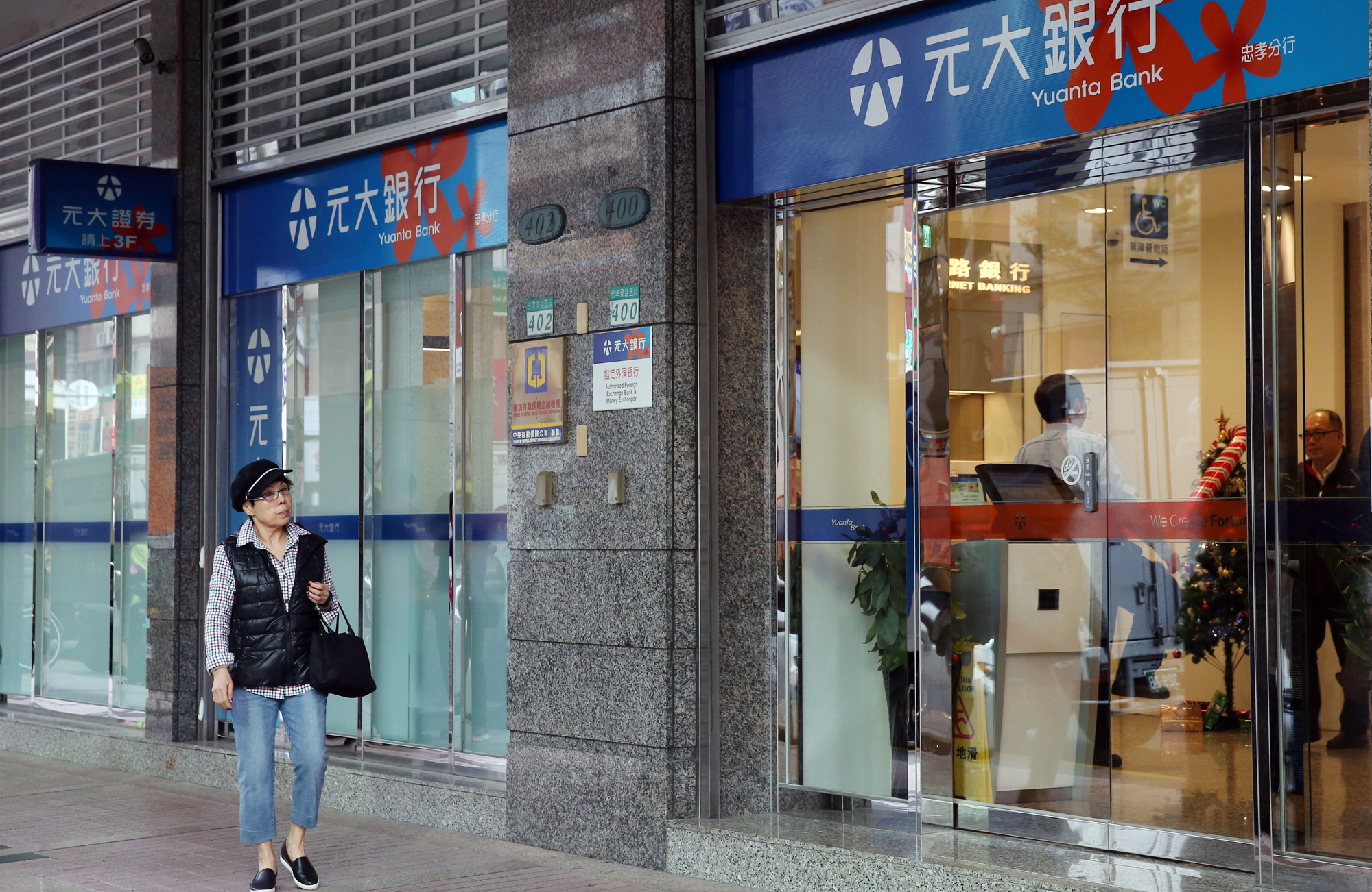 松下國賓一案目前由信託銀行元大協助續建，但成功與否還得看地主態度。