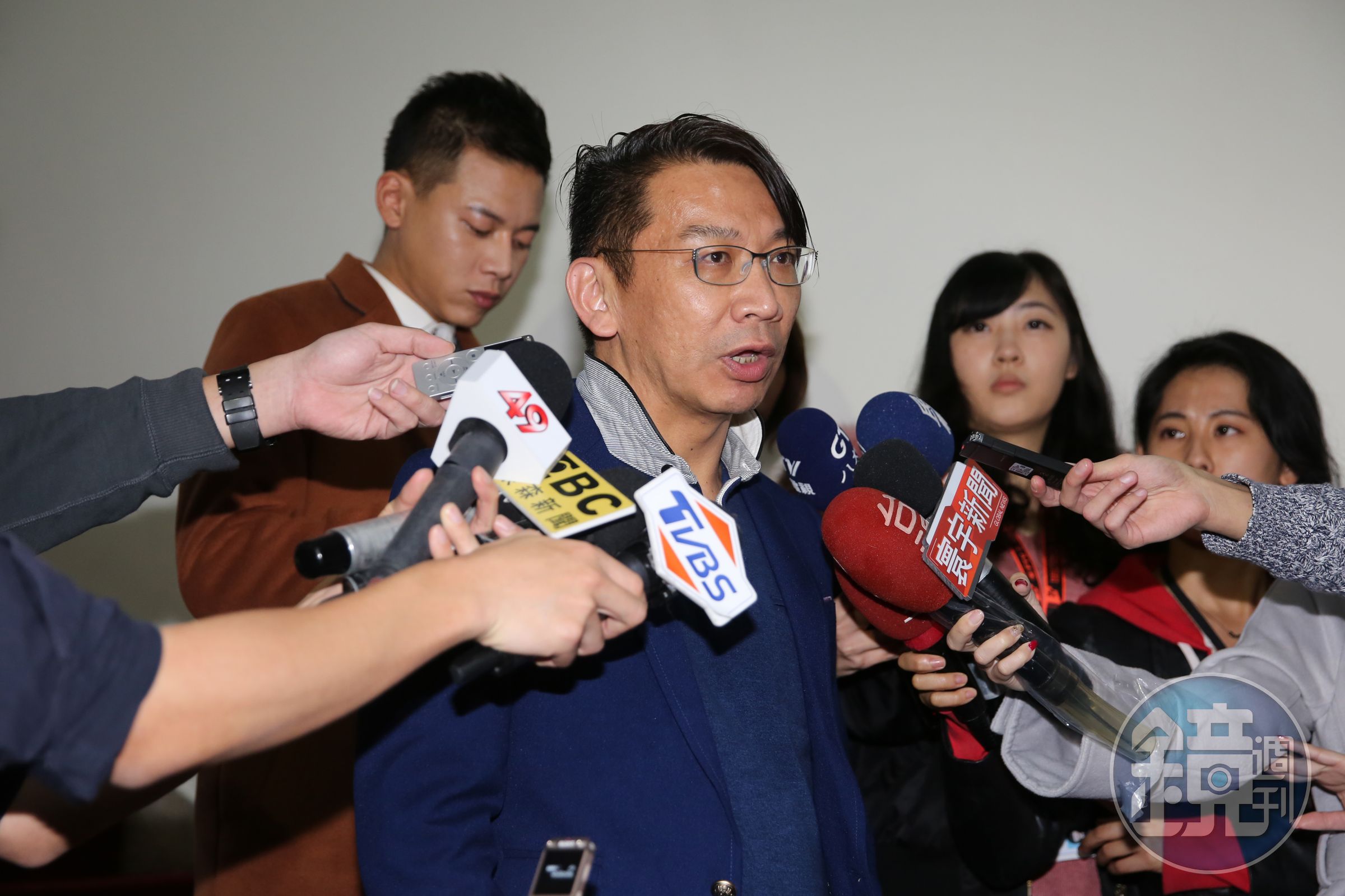 時代力量黨團總召徐永明出席朝野協商前接受媒體記者訪問。