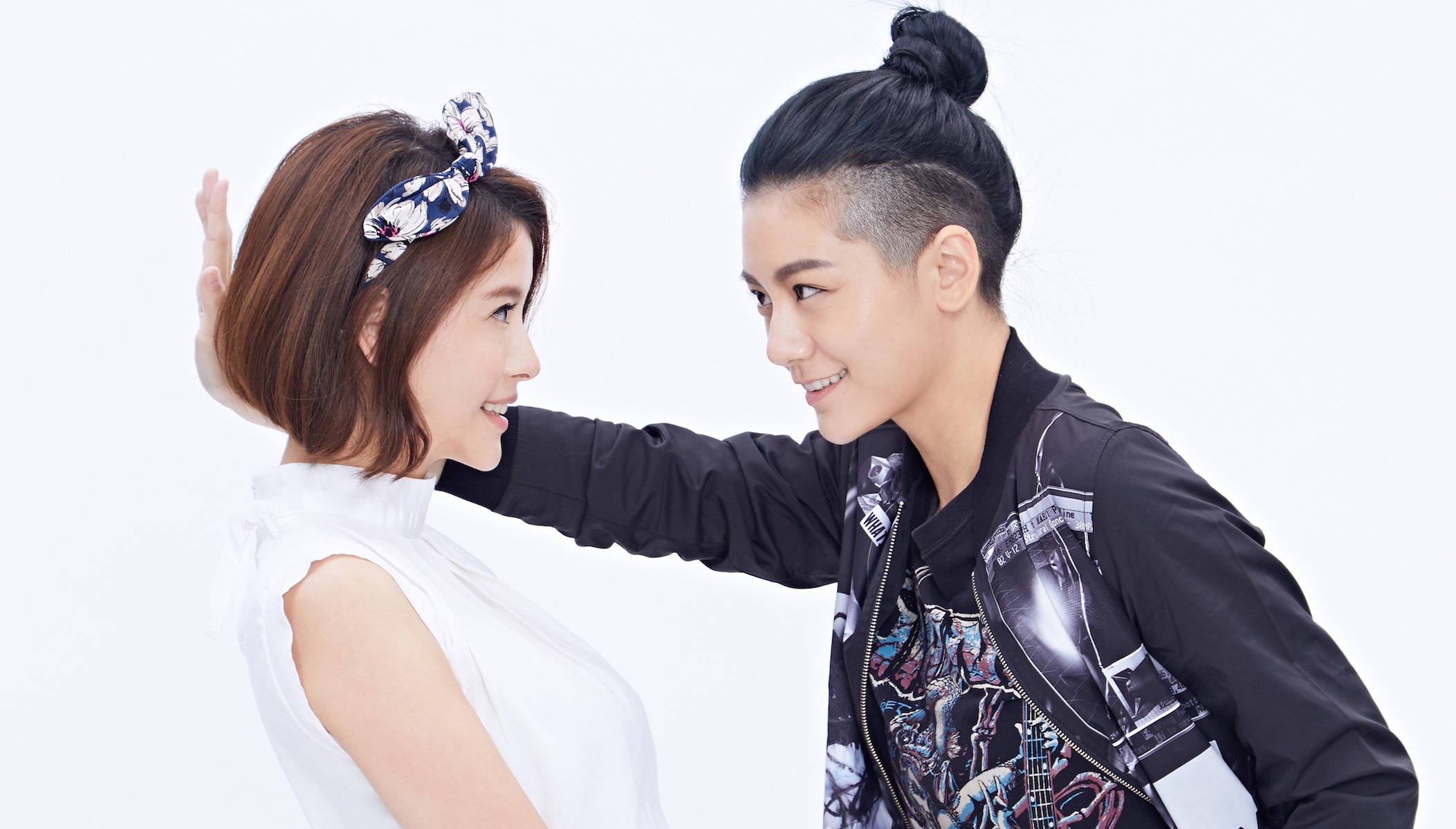 小蠻（右）扮帥T壁咚王樂妍，電力十足。（故事工廠提供）