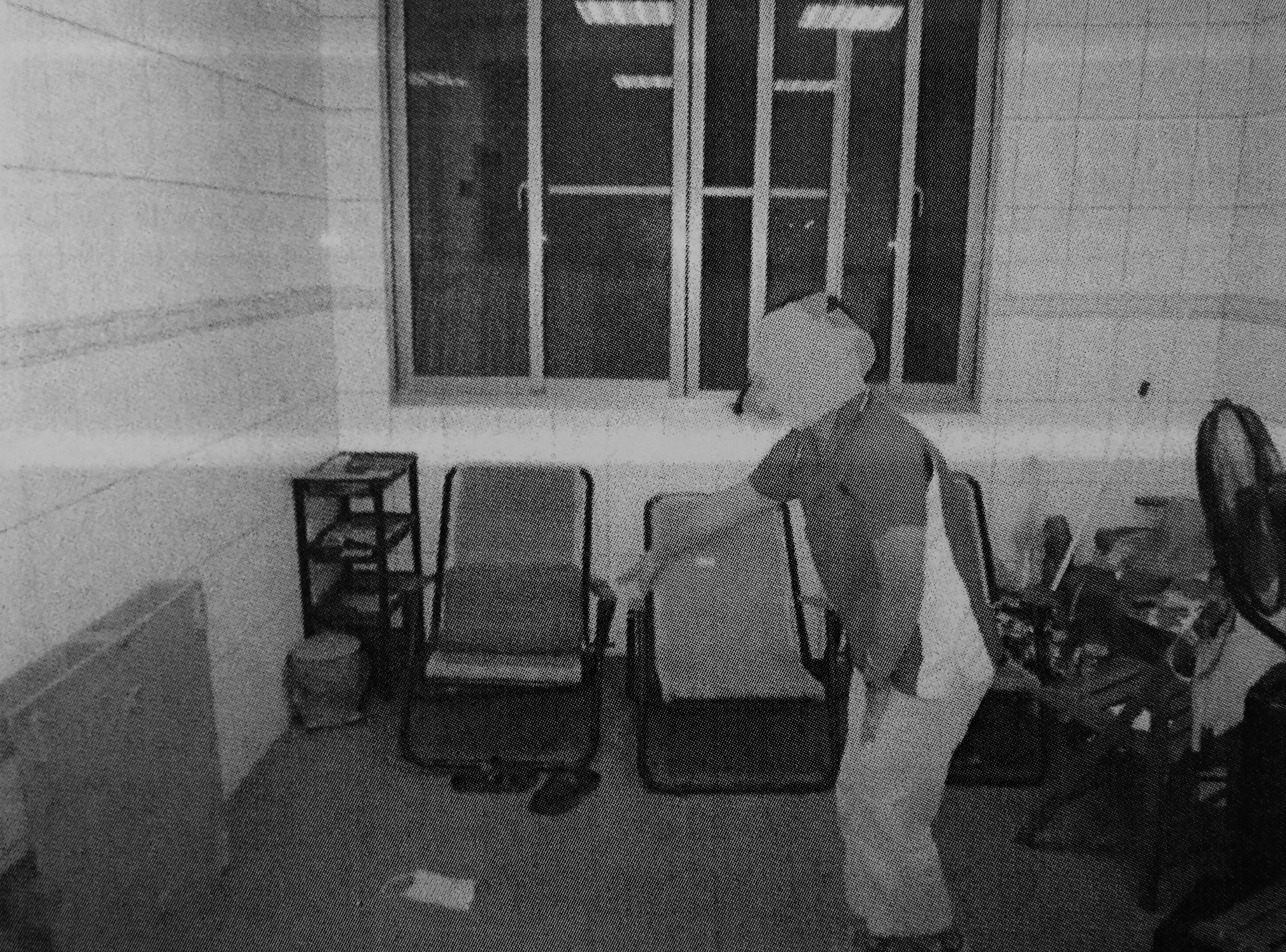 曾姓老翁在養老院上班，卻離奇死在1樓休息室的躺椅上。（翻攝畫面）