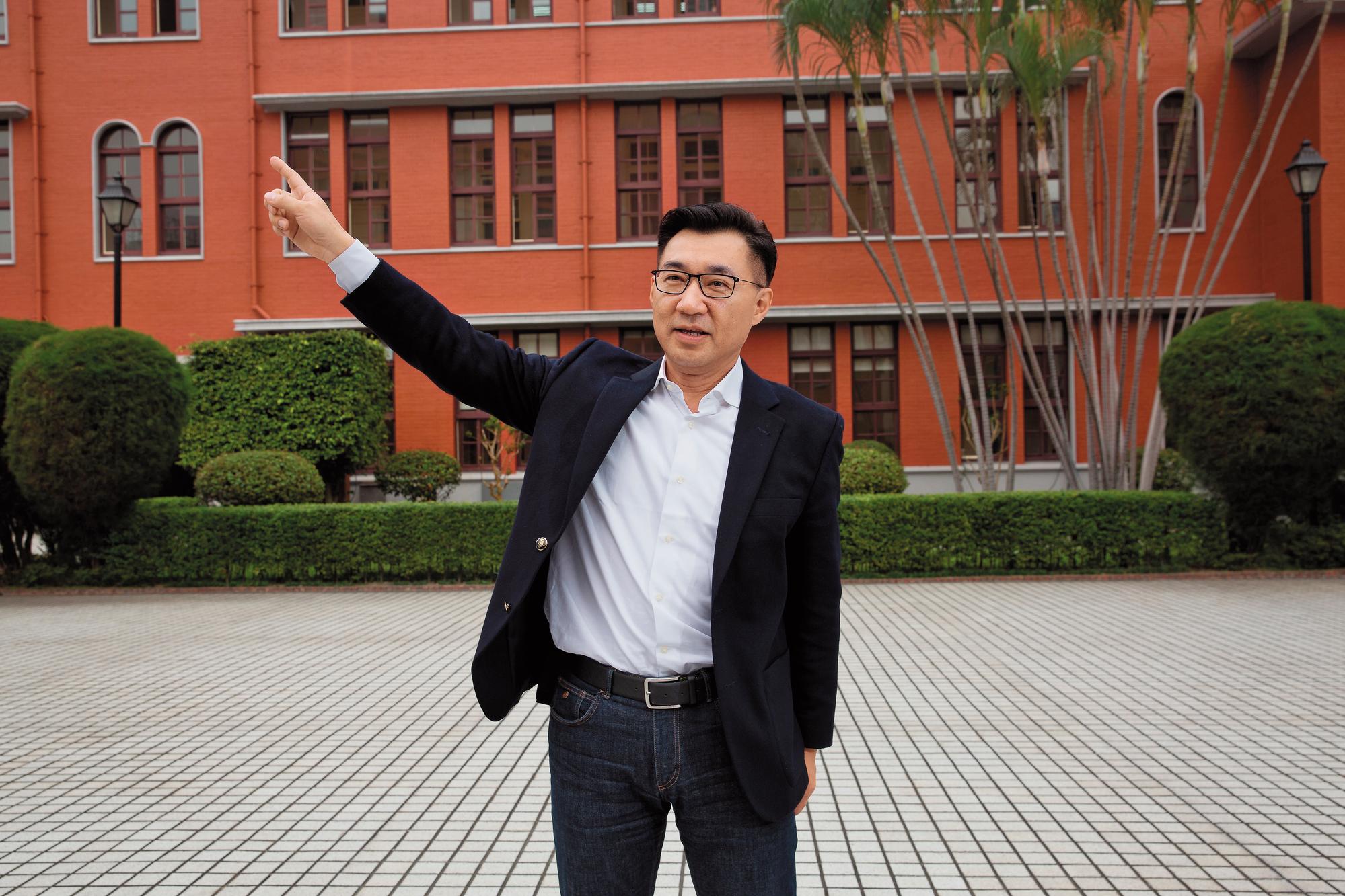 江啟臣形象清新,被視為台中市長黑馬,近日發布文宣、開記者會、地方見面會後知名度竄升。