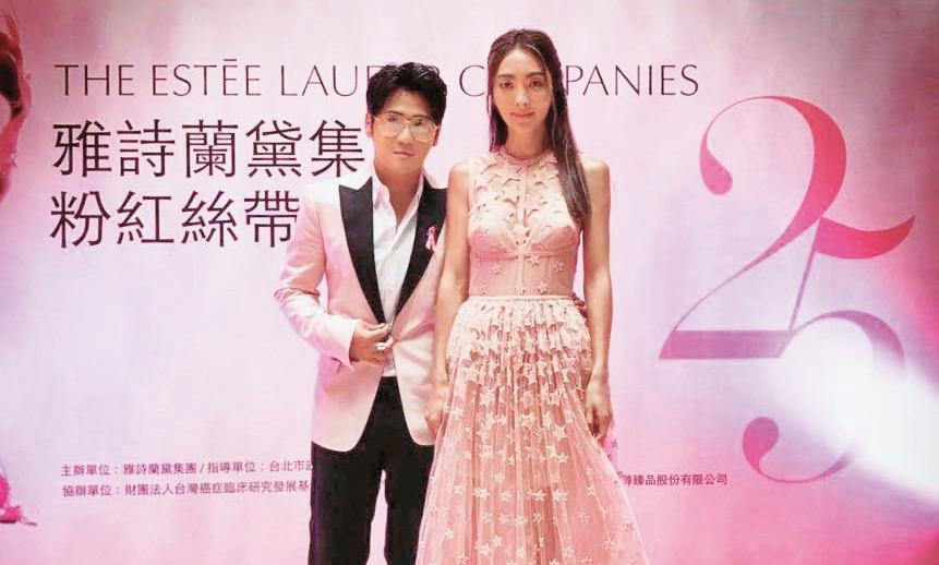 雖然吳速玲婚前從事的是化妝、造型工作,但176公分的身材直逼模特兒等級,反觀曹格身高號稱173公分,是名符其實的長短腳之戀。