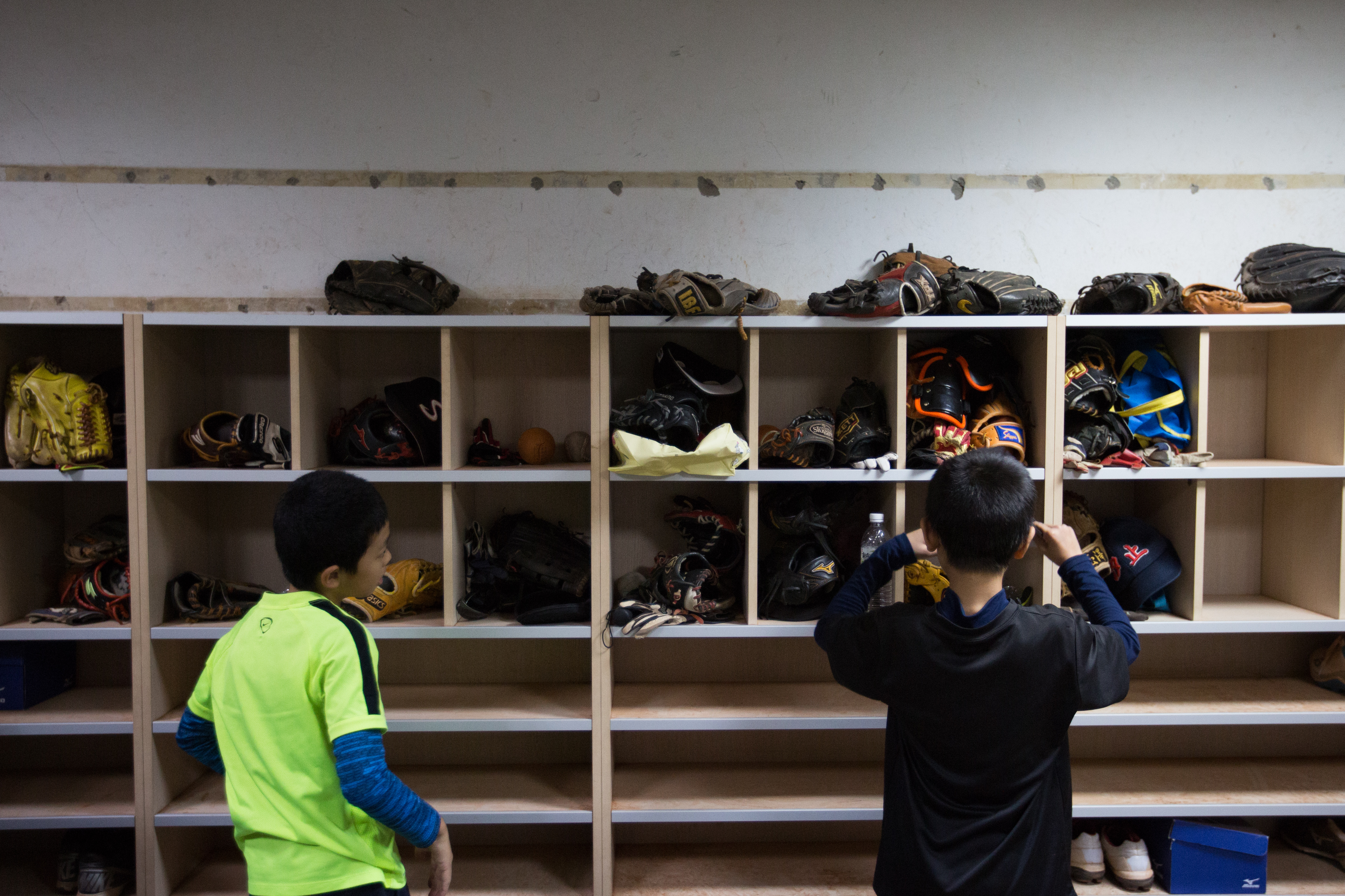 教練說只有關係世界排名的比賽，棒協才會重視，孩子幾乎淪為打球工具。