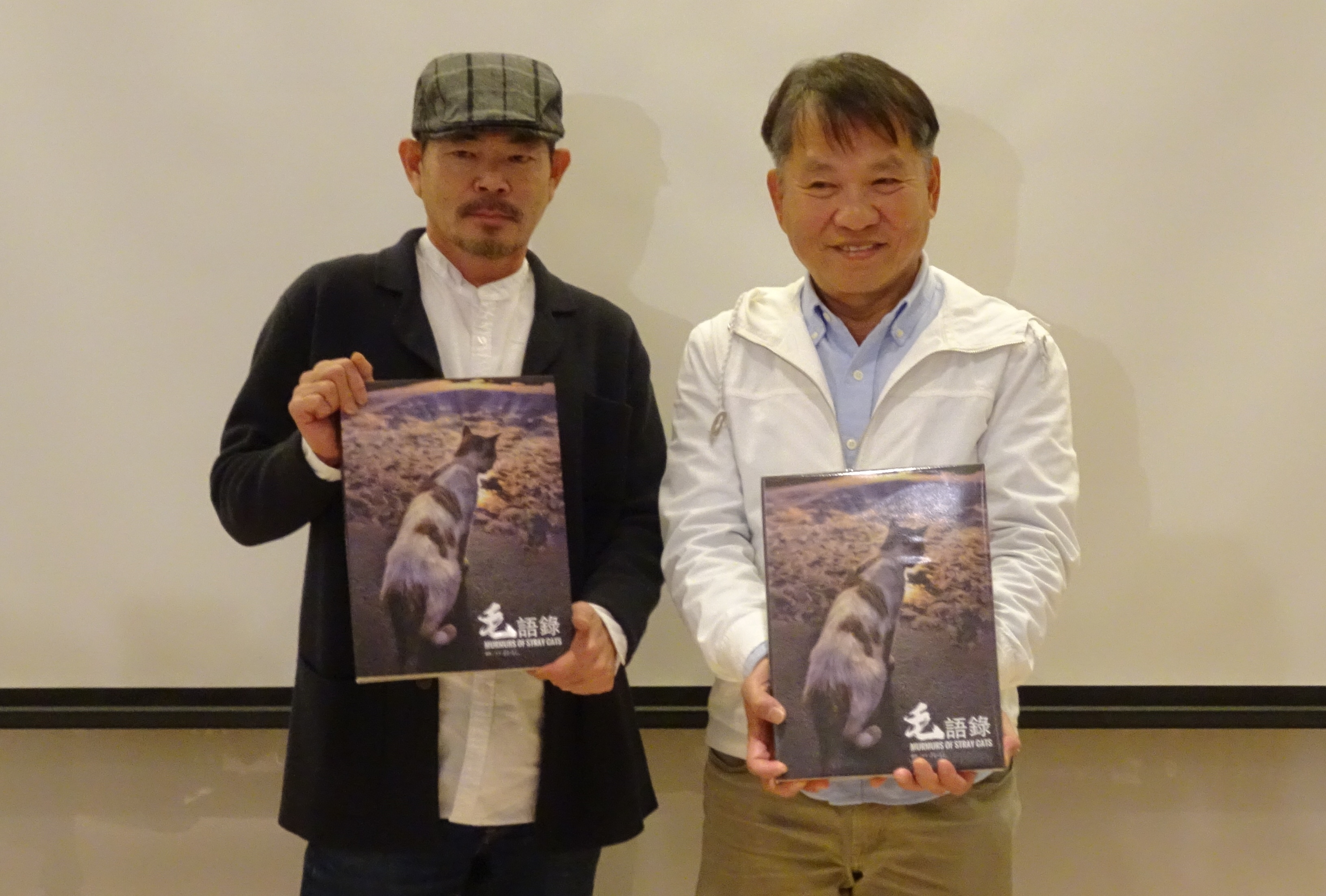 戴勝益今天特別為流浪貓的攝影集《毛語錄》站台。（益品書屋提供）