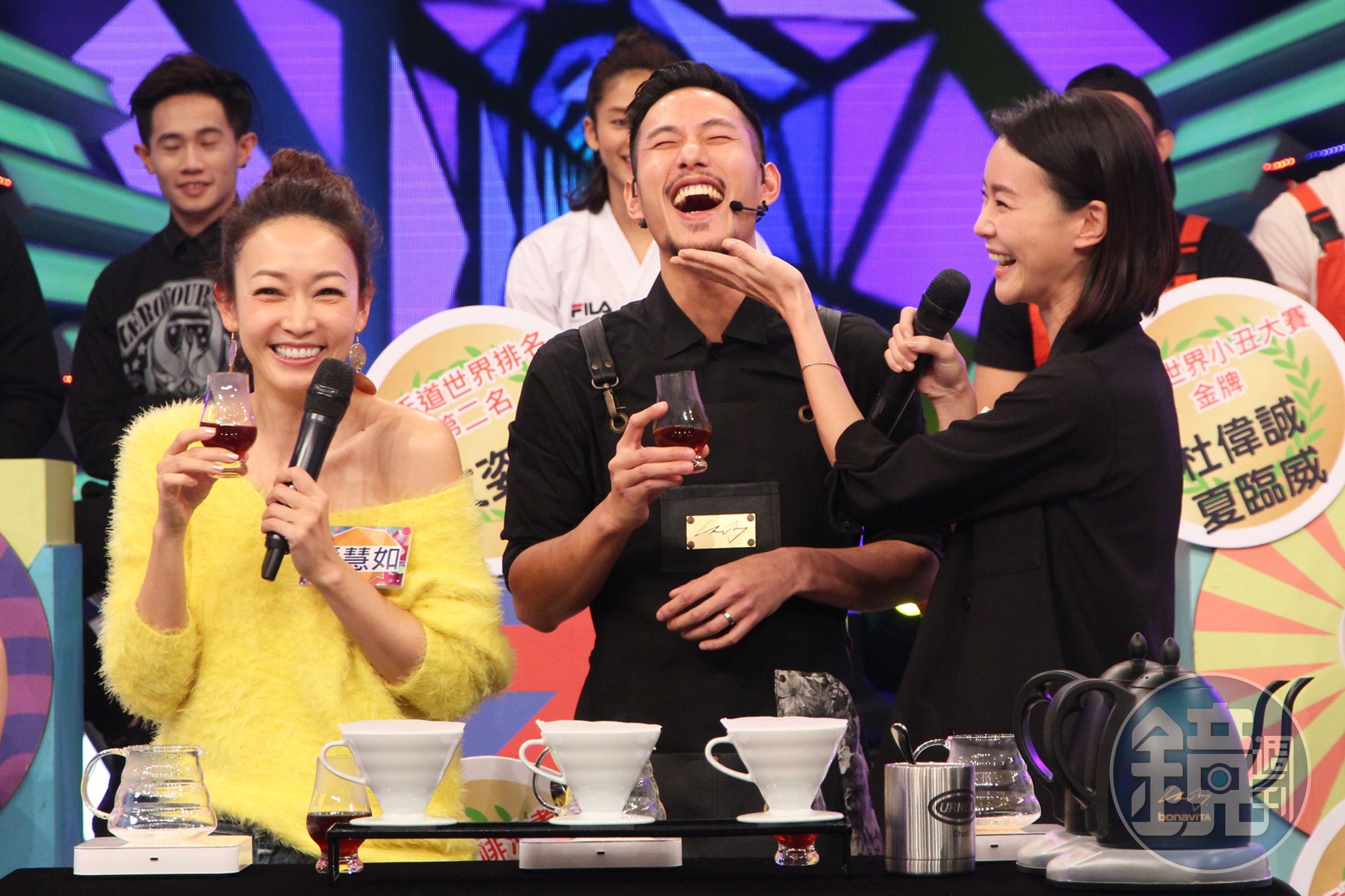 鍾瑶（右）、潘慧如（左）都是撩弟高手。（三立提供）