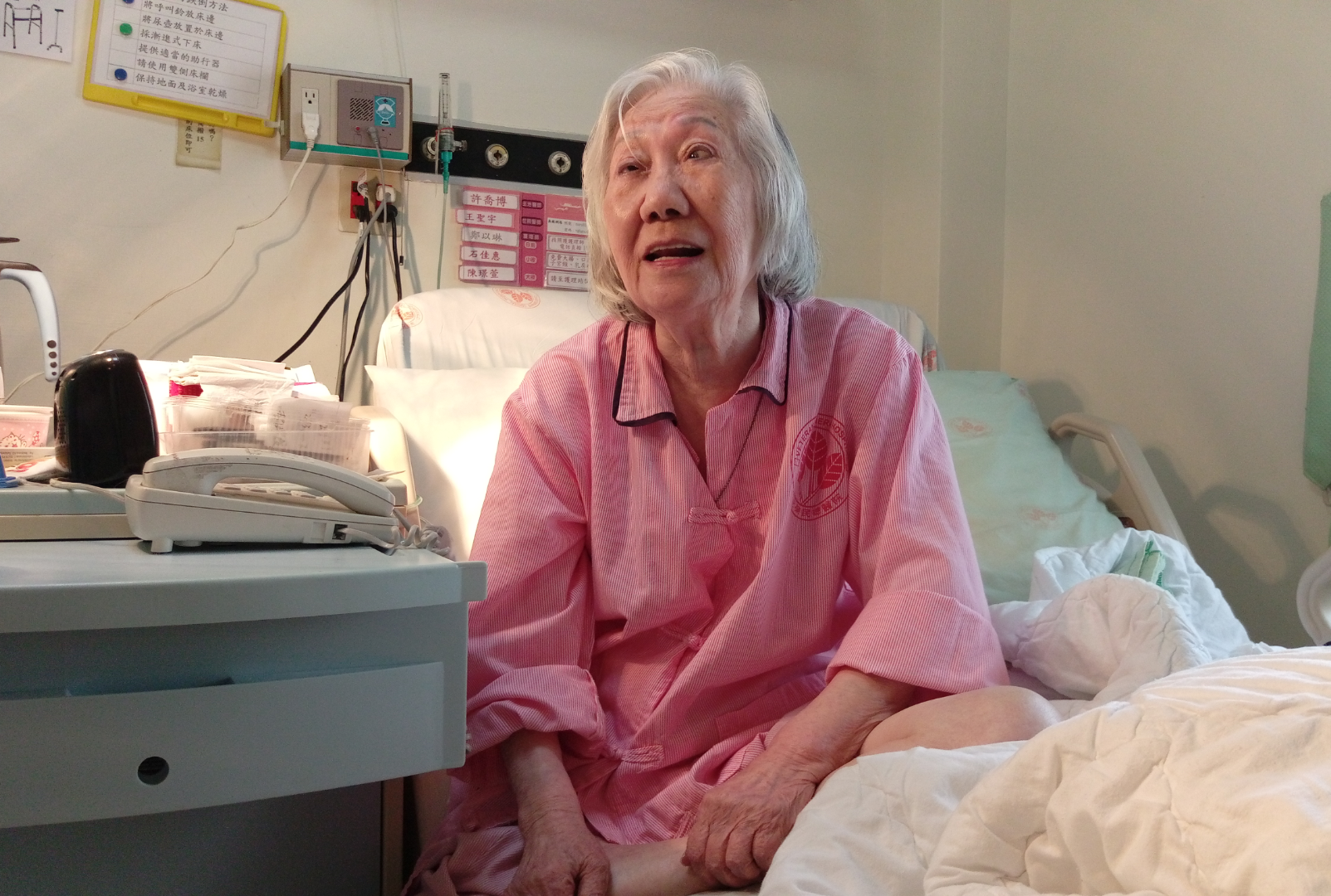台北榮總思源樓病房遭老奶奶張周智逢霸占4年半,她結清部分費用後仍堅持不出院。