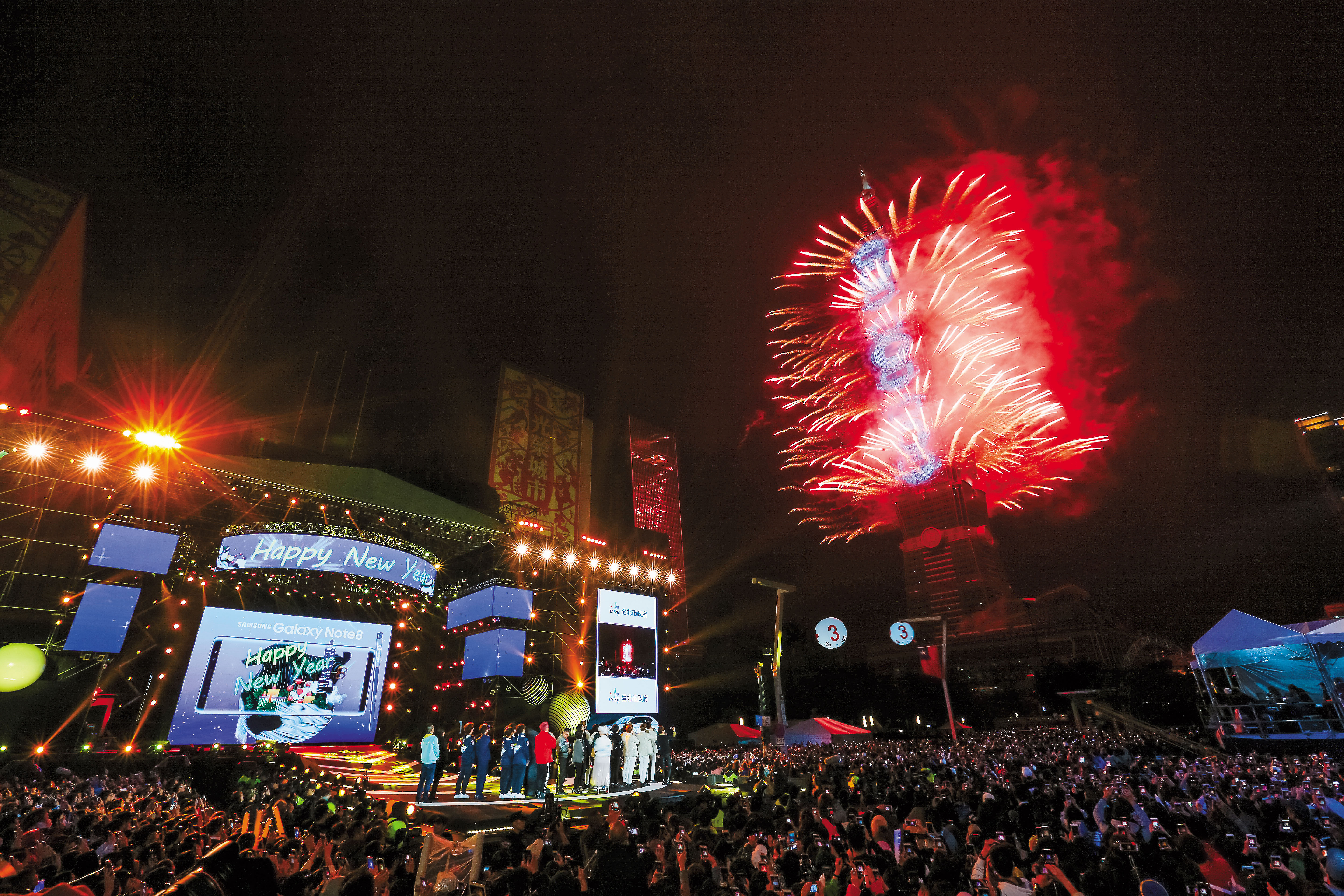 為了跨年晚會，柯文哲跨年當晚還找來妻子陳佩琪2度彩排，最後要表演魔術秀卻硬生生遭卡。