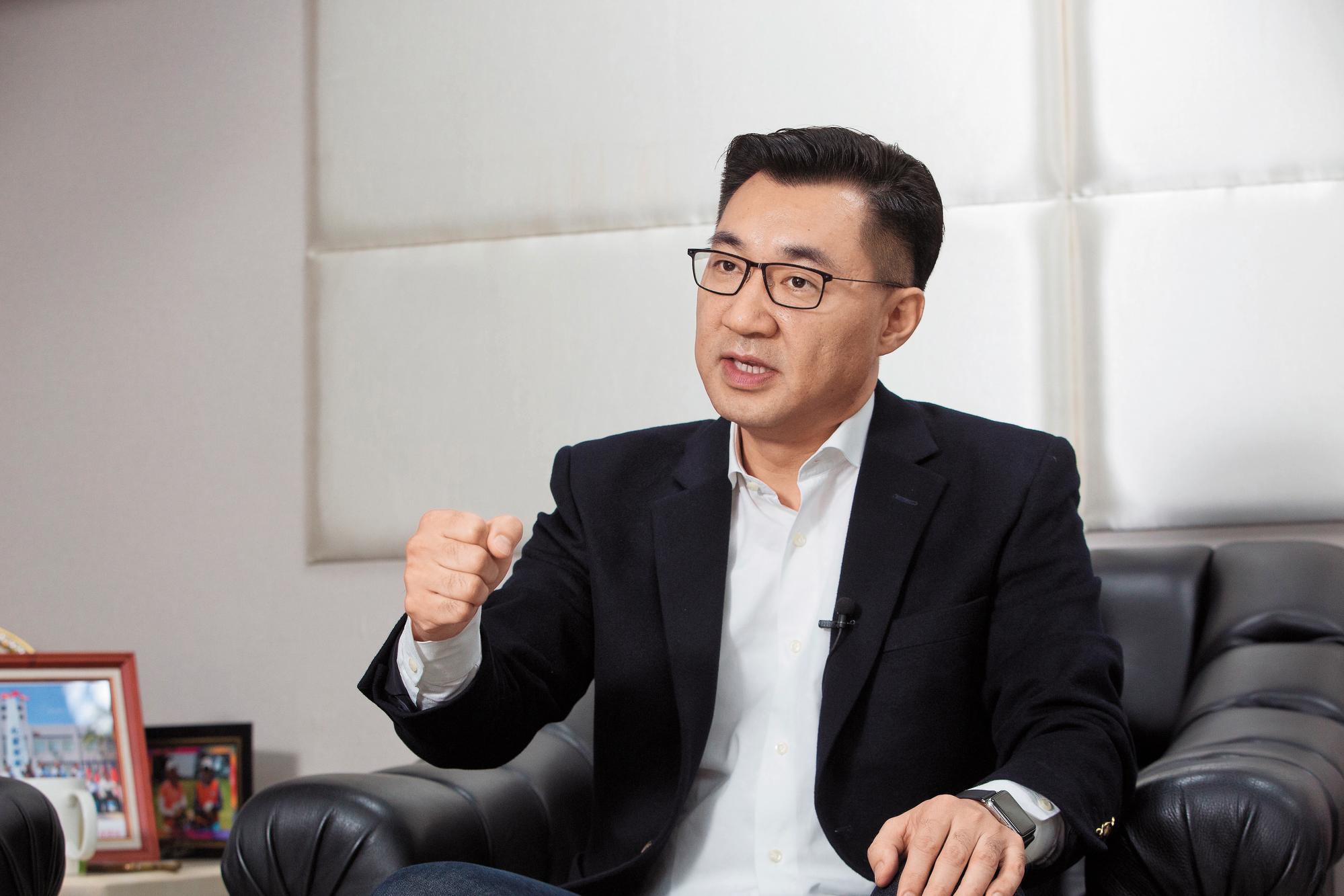 表態參選台中市長的國民黨立委江啟臣認為市長扮演舵手角色,要讓台中成為宜居生態、文化創意的城市典範。