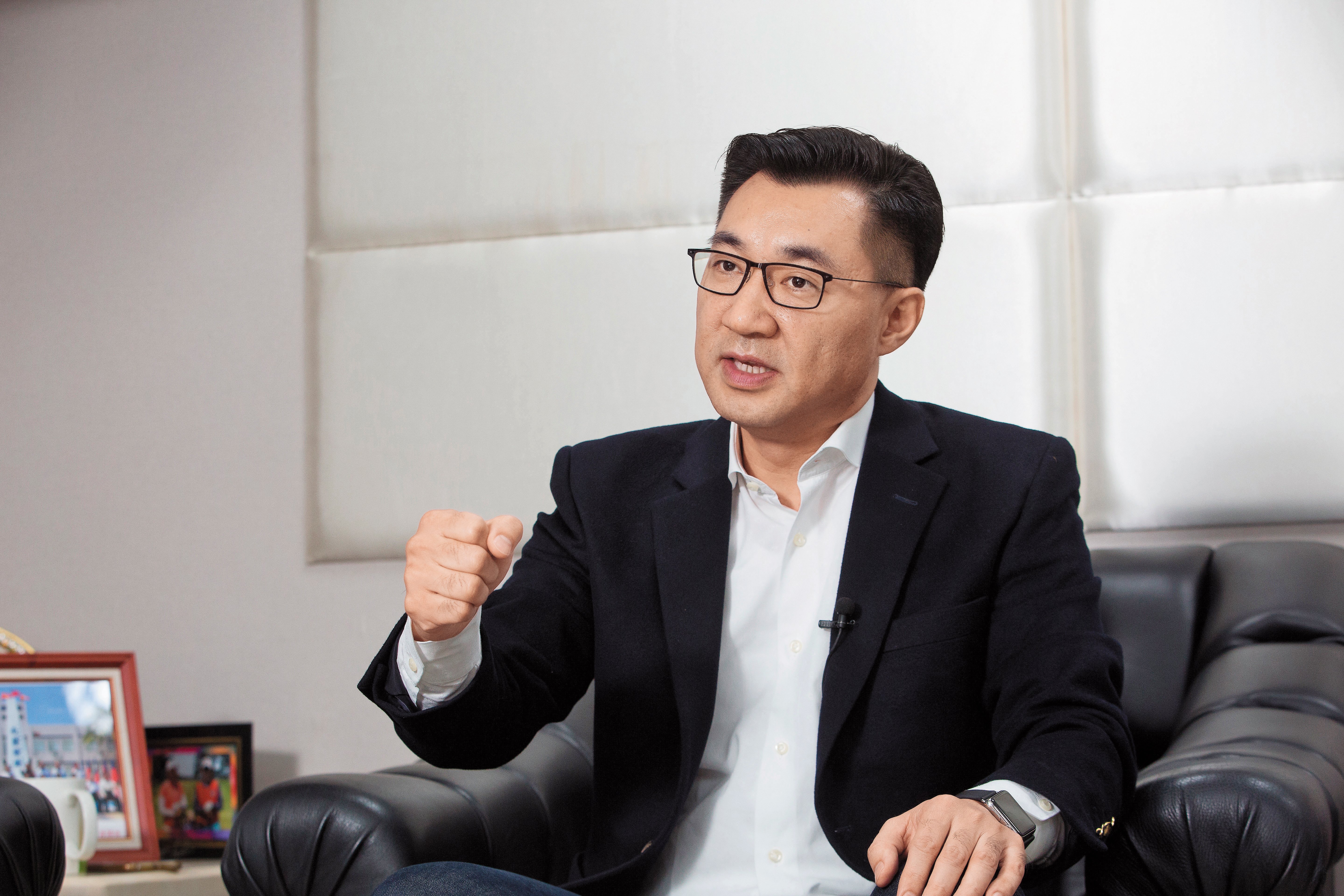 表態參選台中市長的國民黨立委江啟臣認為市長扮演舵手角色，要讓台中成為宜居生態、文化創意的城市典範。